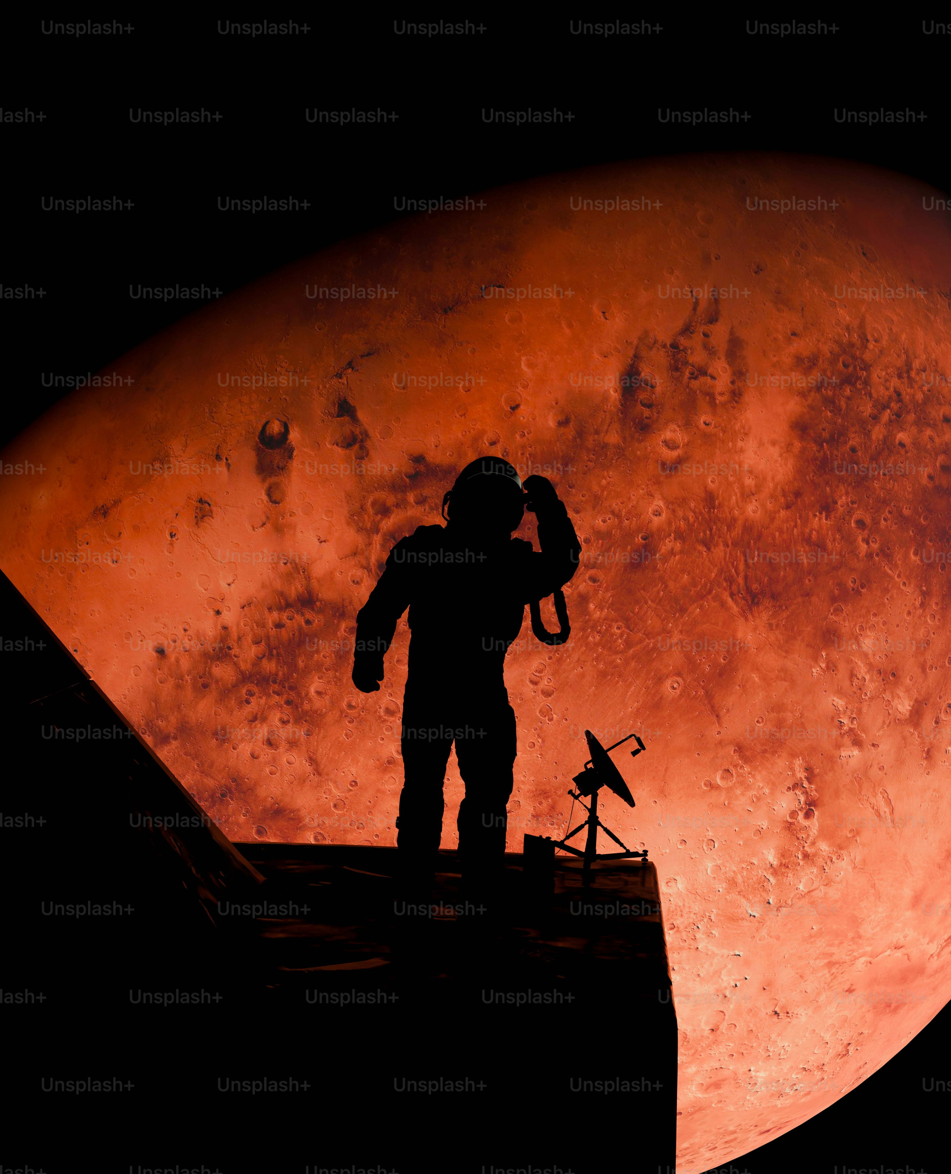 Siluet astronot di langkan dengan planet merah besar.