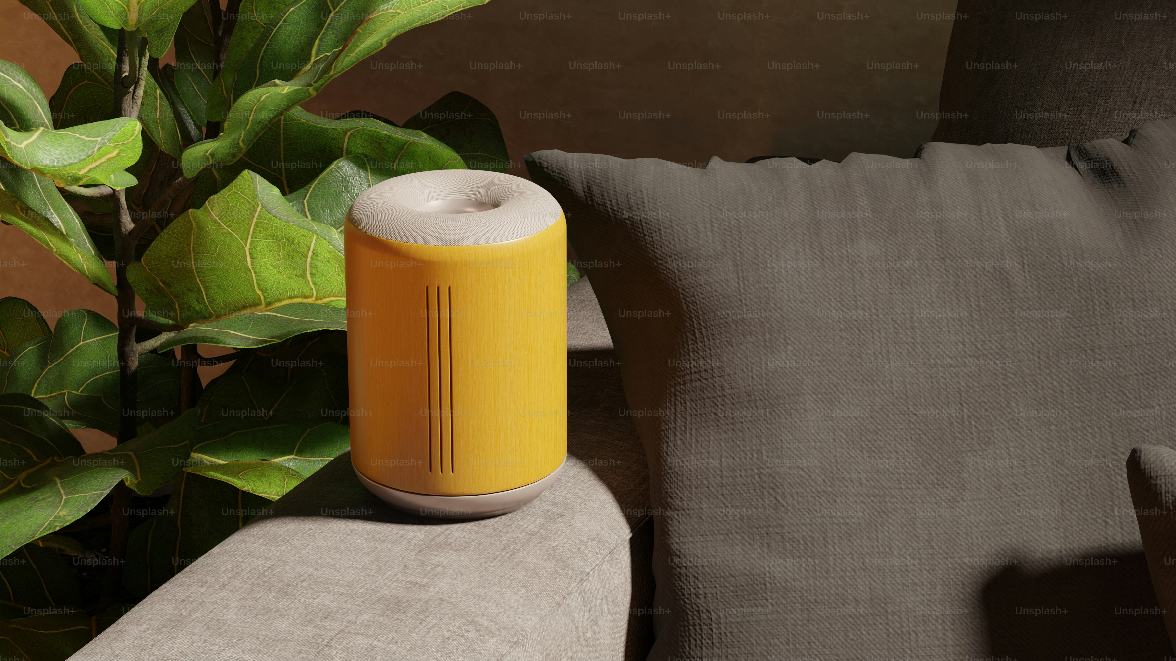 Difusor cilíndrico amarillo en un sofá con planta verde.