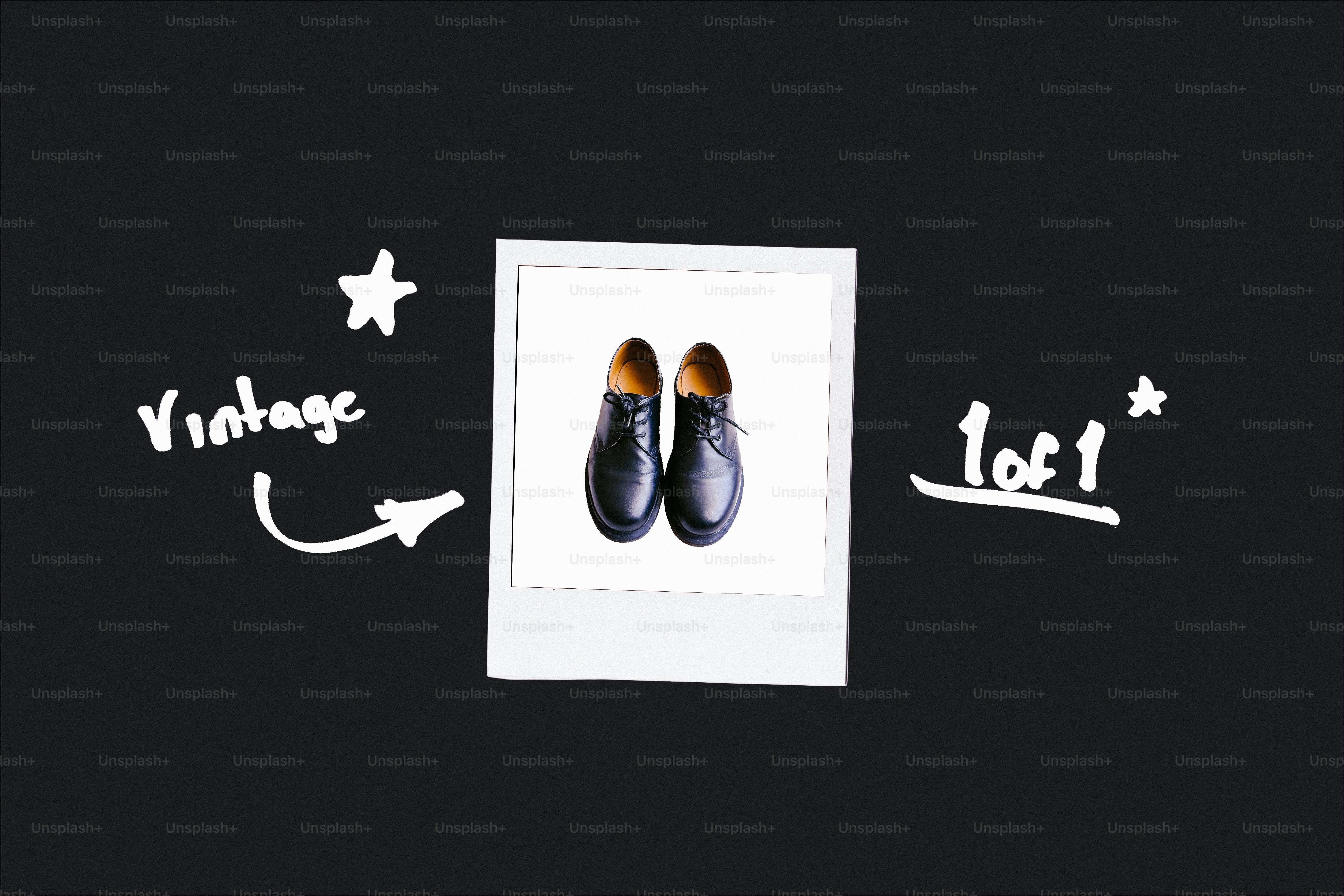 Sepatu hitam dalam bingkai polaroid dengan latar belakang hitam dengan teks.