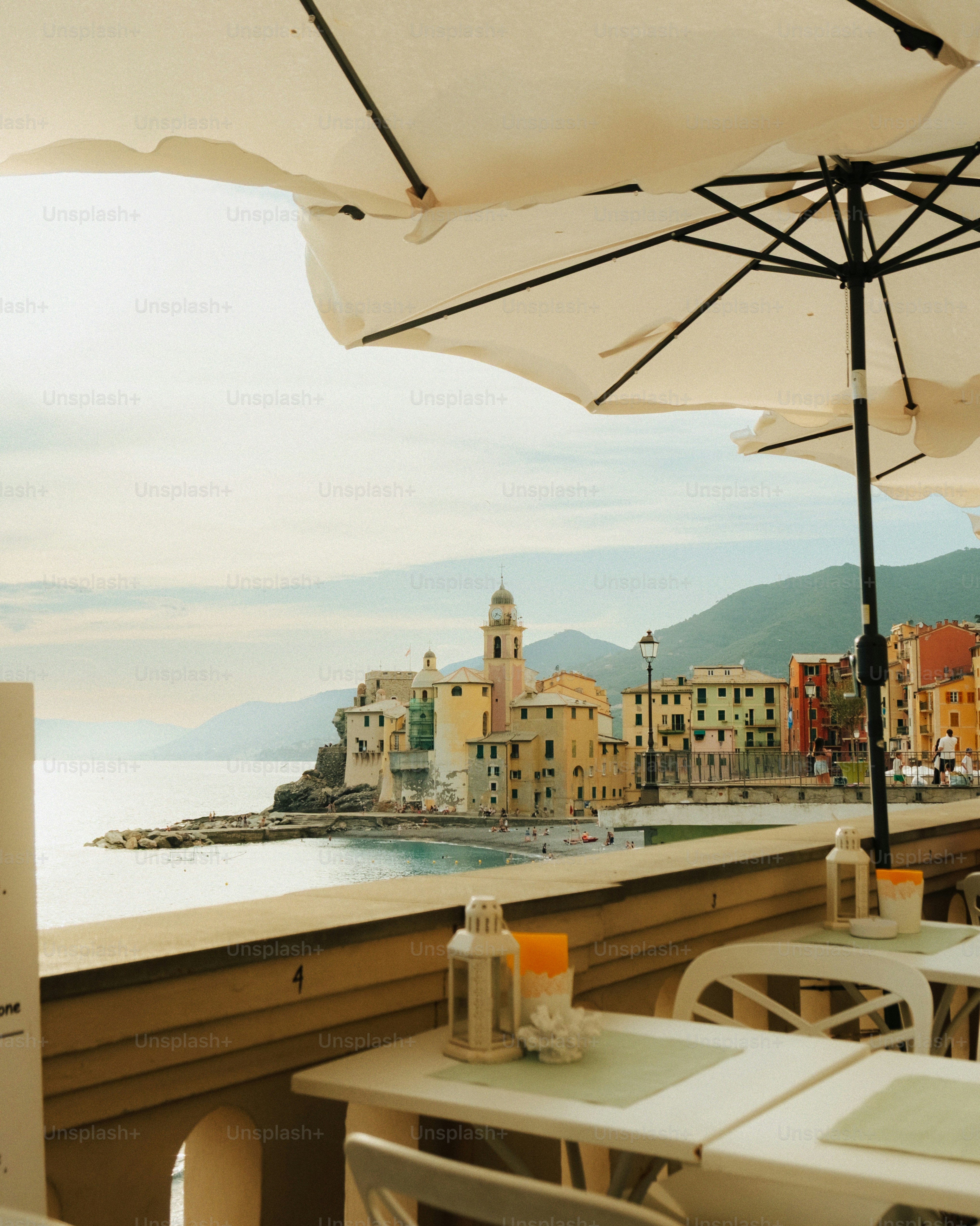 Camogli, kota pesisir Italia dari kafe luar ruangan