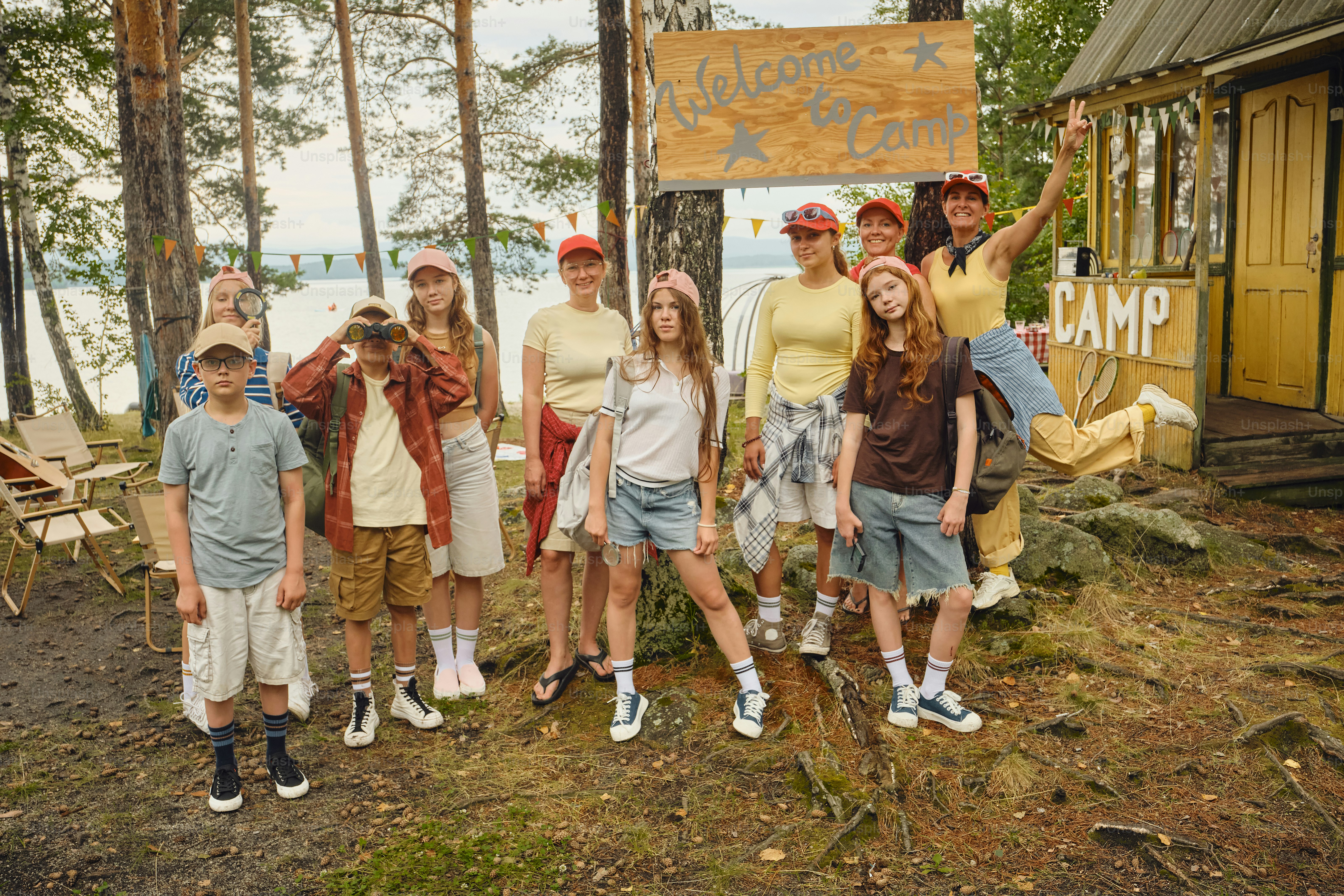 Campers sitting in a circle at summer camp photo – Summer Image on Unsplash