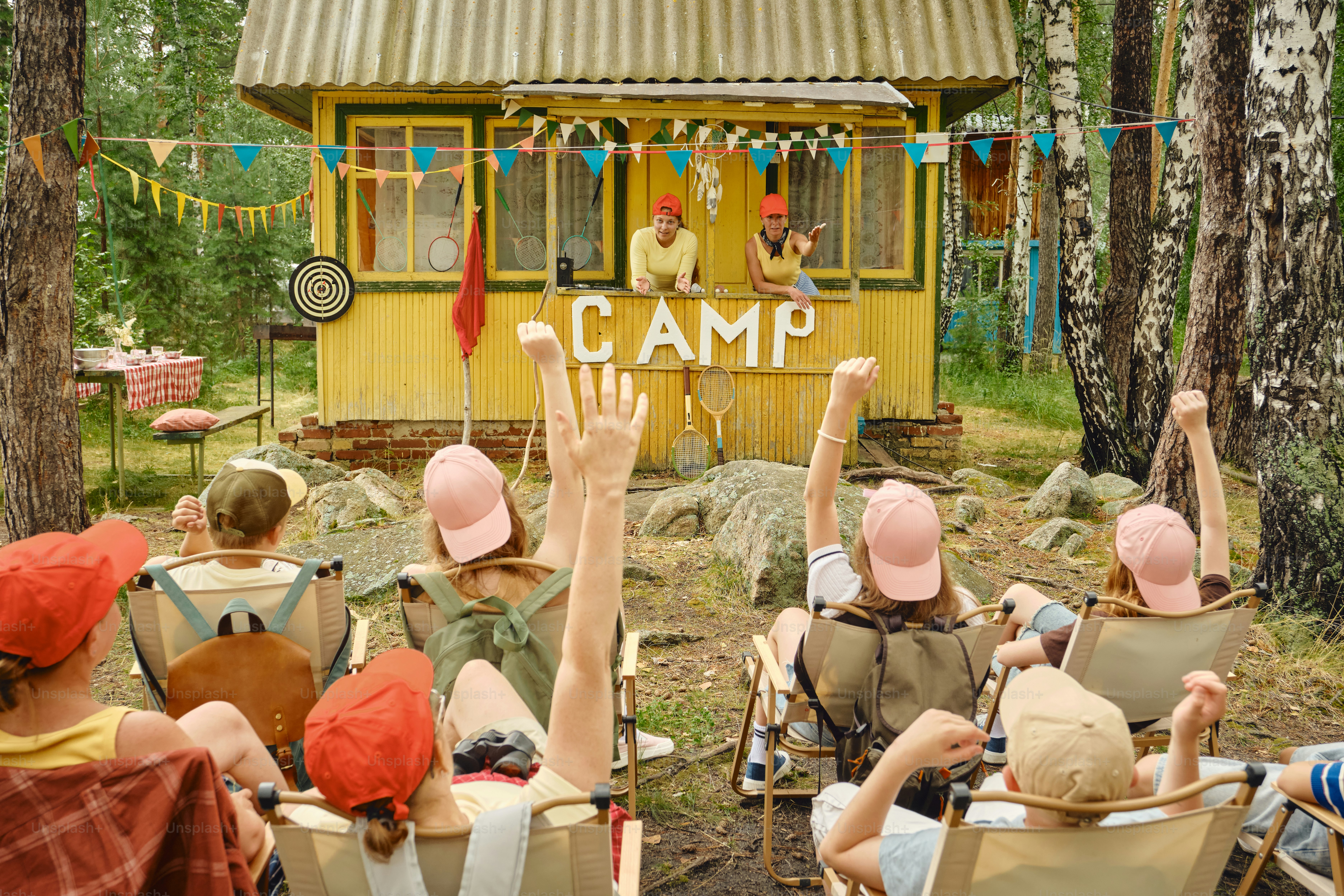 Campers sitting in a circle at summer camp photo – Summer Image on Unsplash