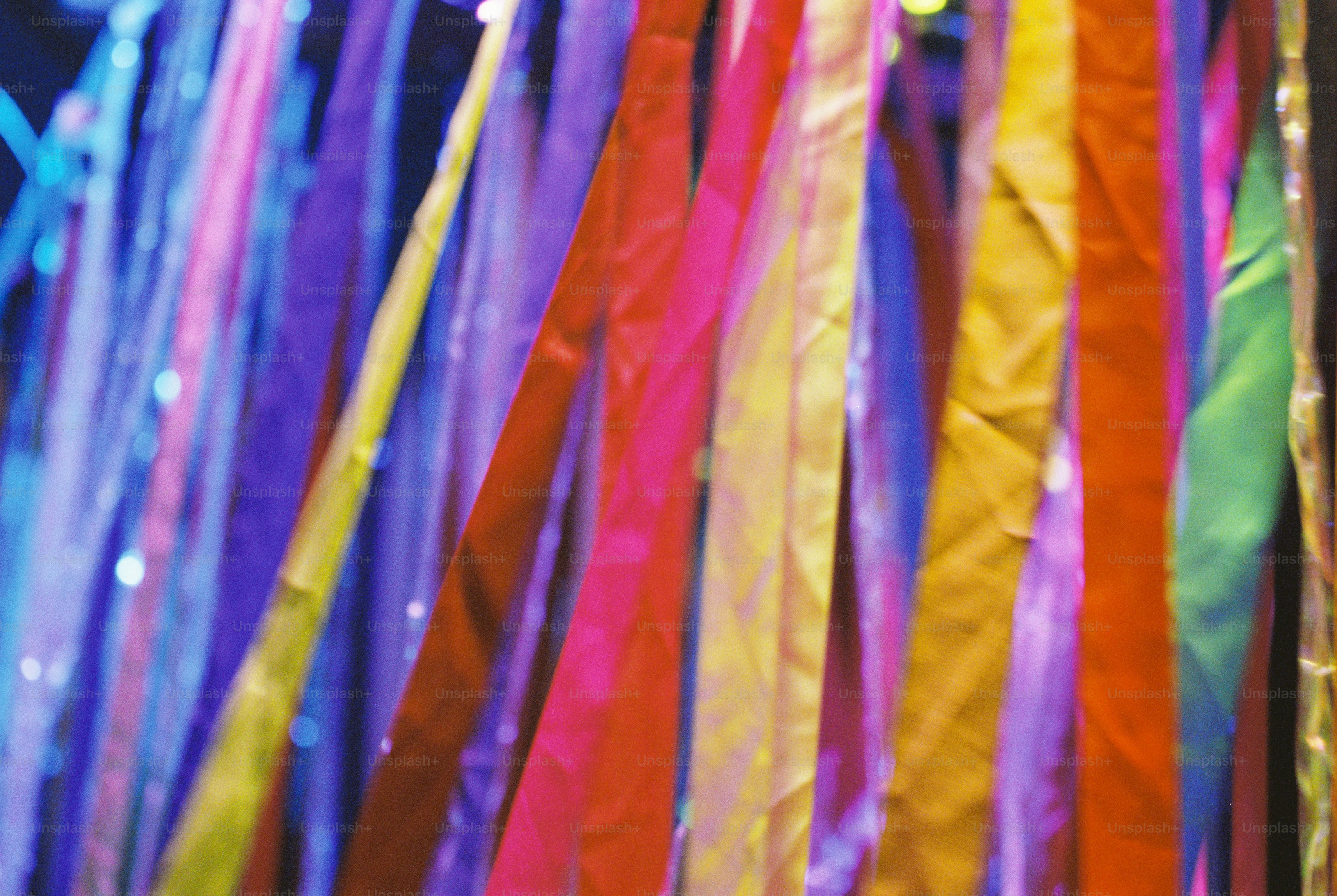 Rideau lumineux de bandes de tissu colorées