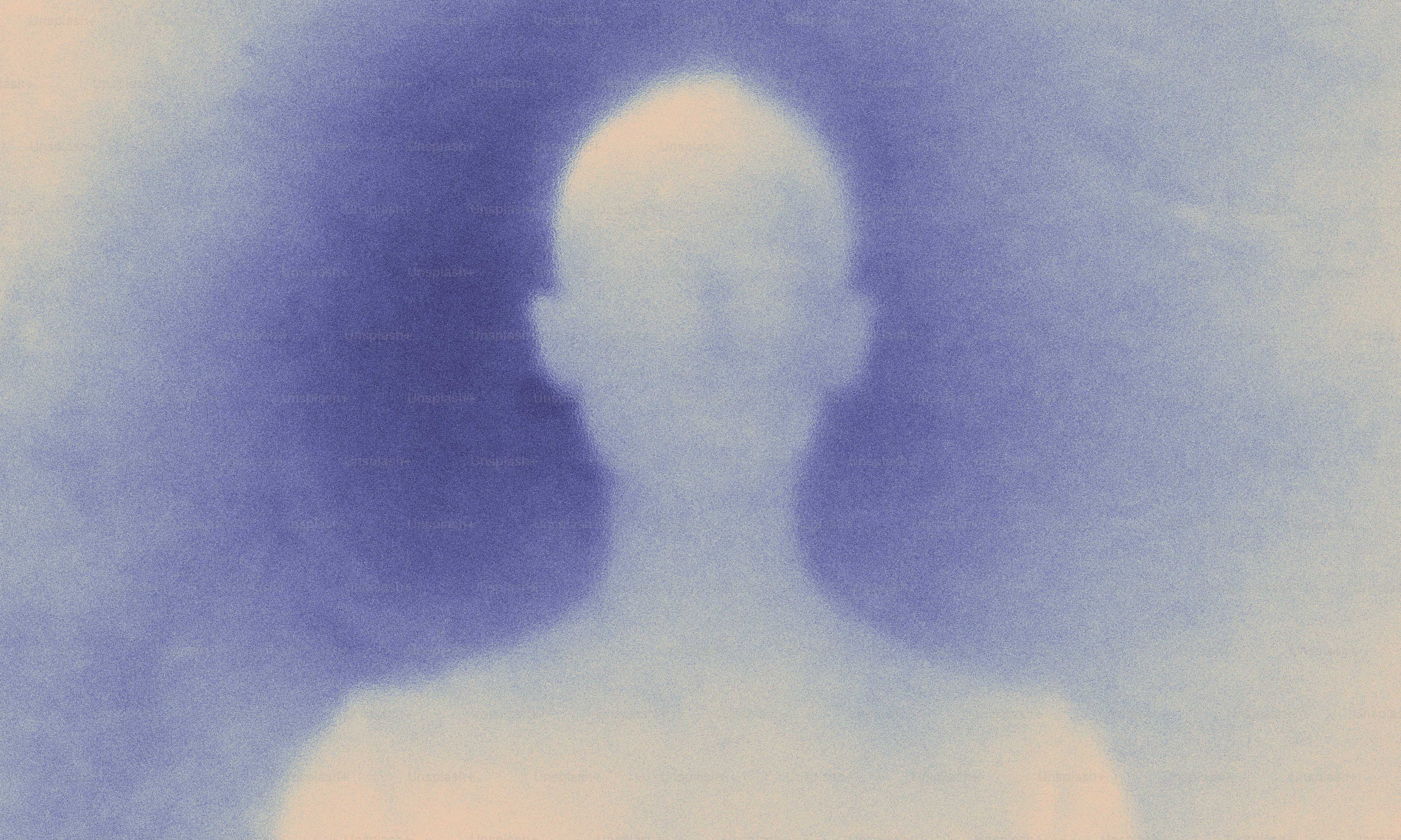 Silueta humana abstracta con aura azul brillante