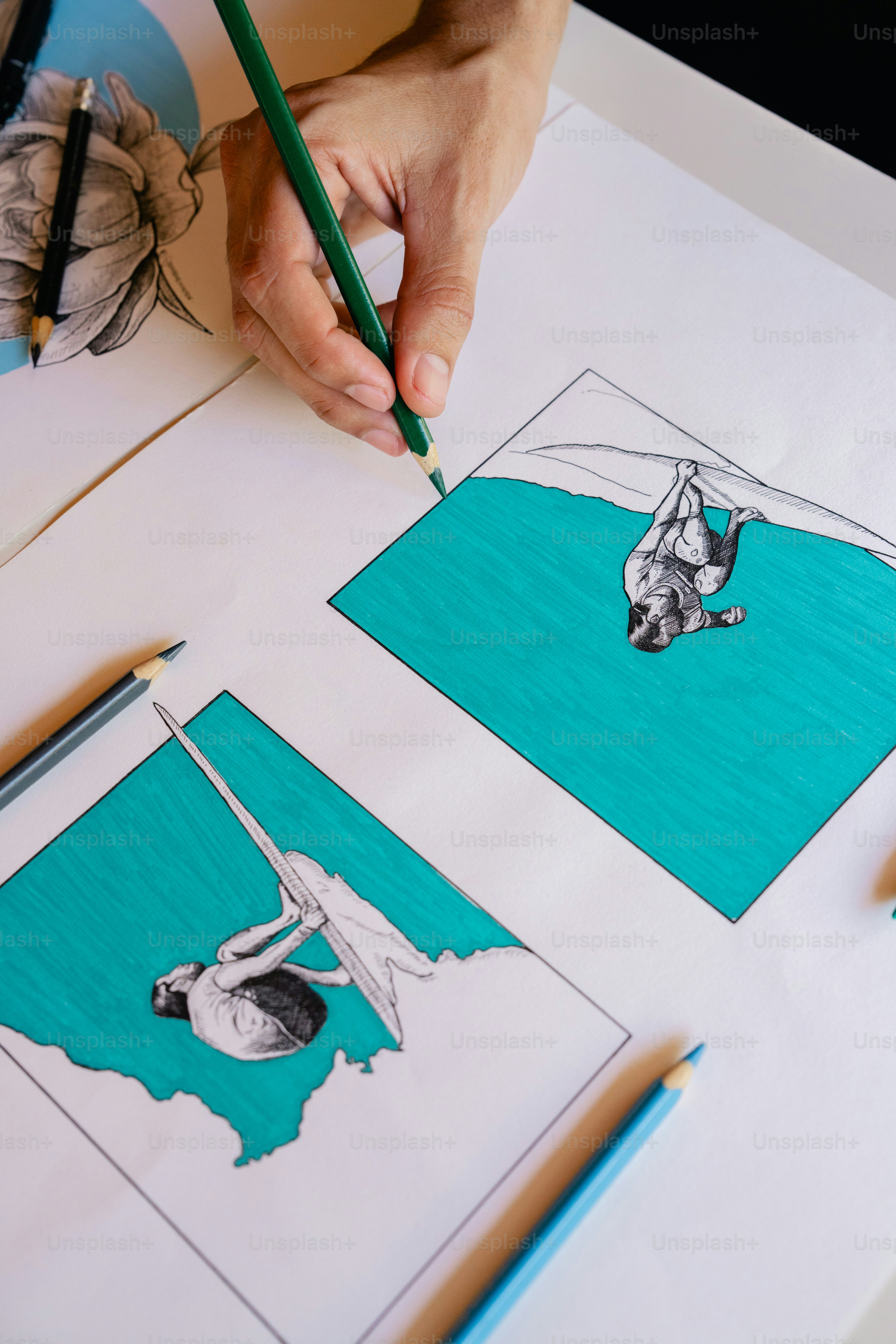 Colorindo à mão um desenho de surfista com lápis verde