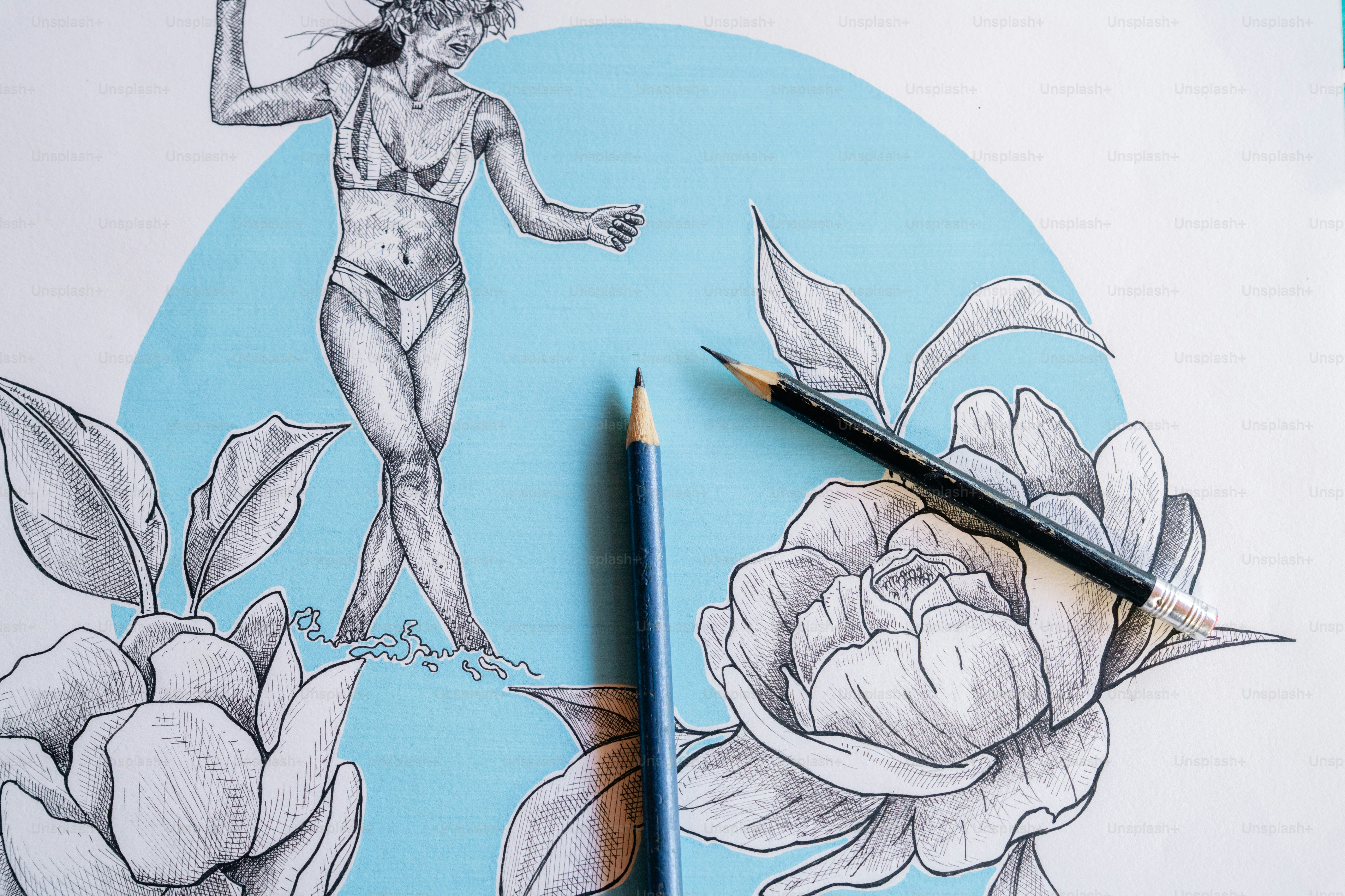 Dessins classiques de statues et de fleurs au crayon