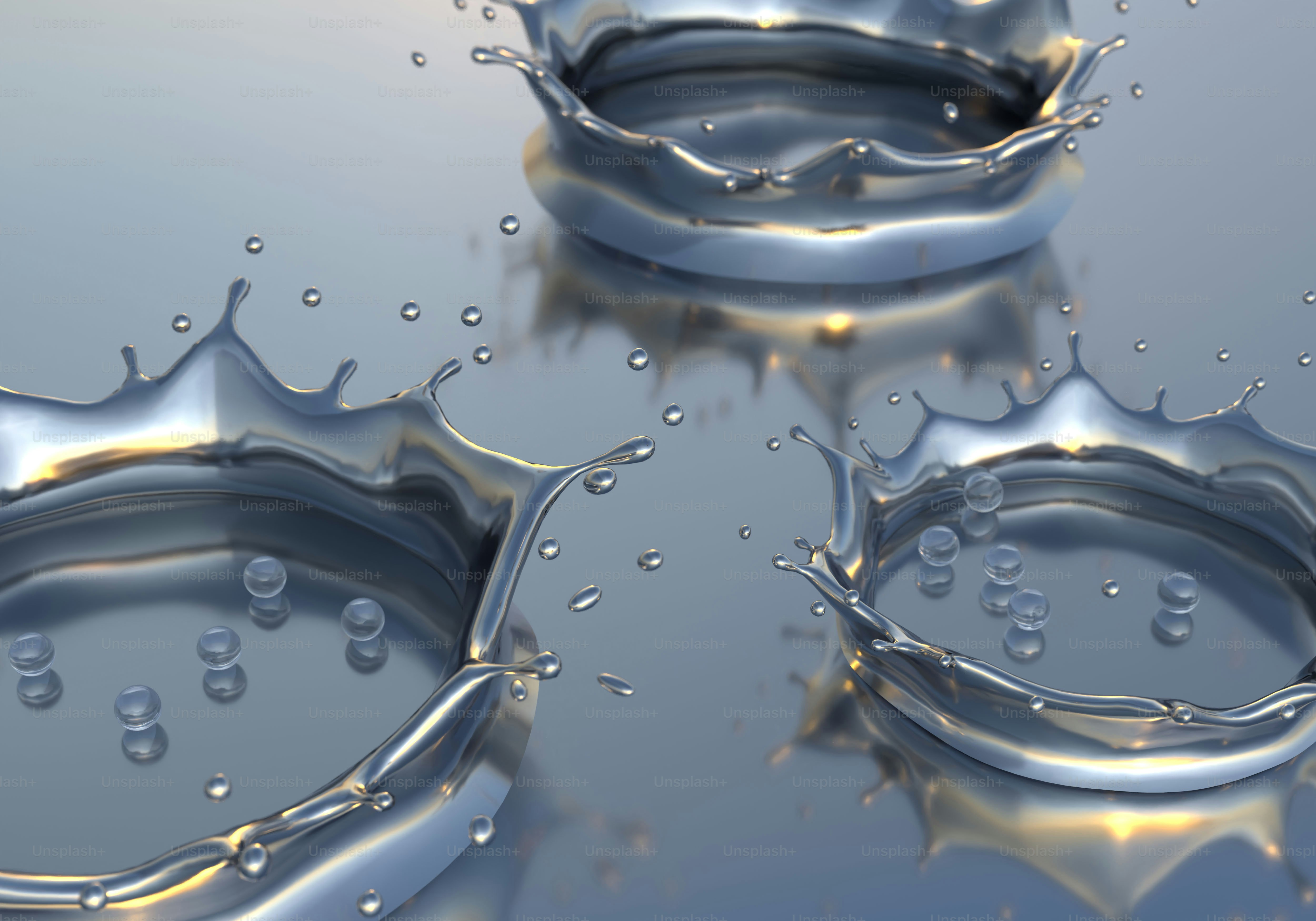 Water splashes forming crowns with droplets