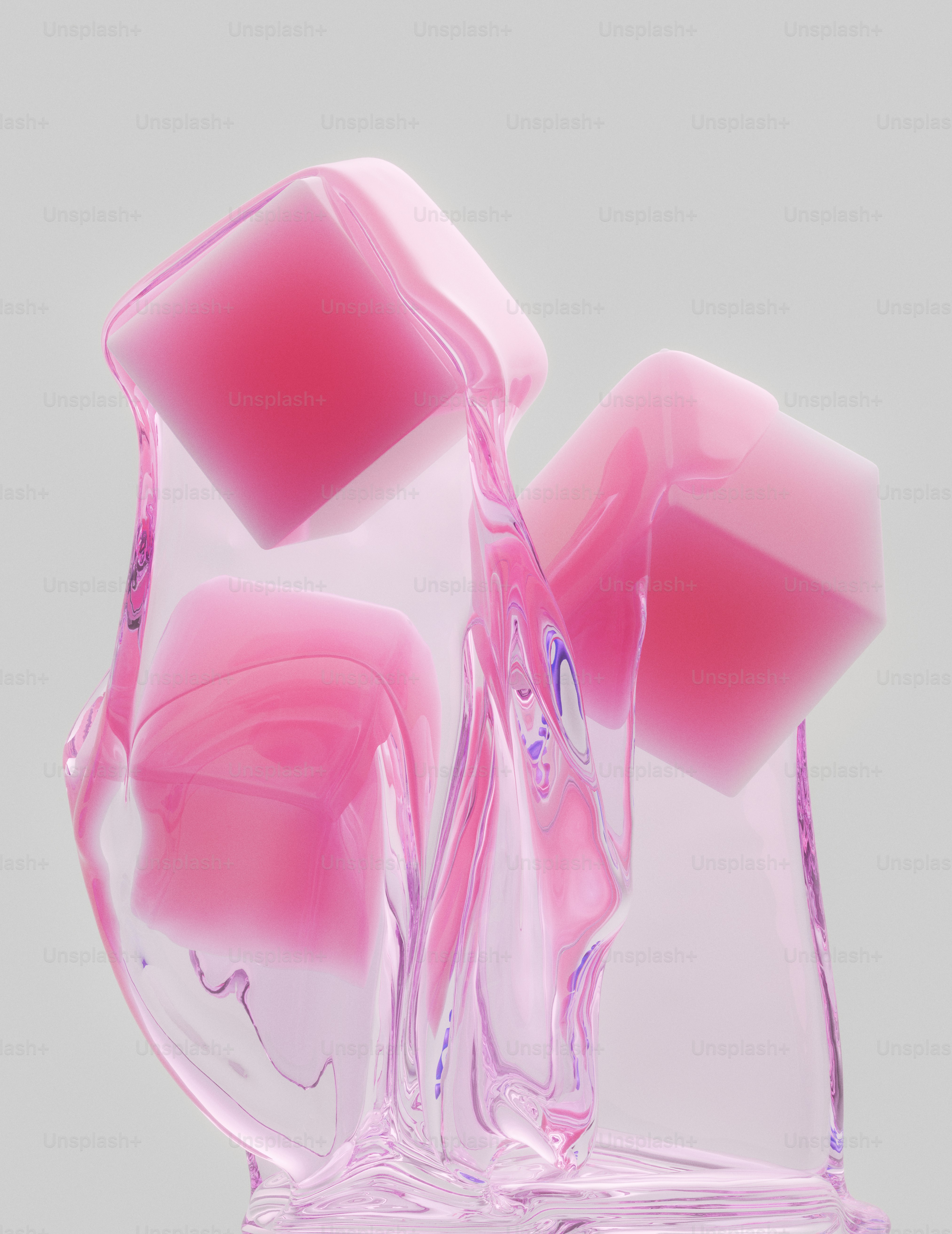 Trois cubes roses enrobés d’un liquide épais et translucide sur un fond clair.