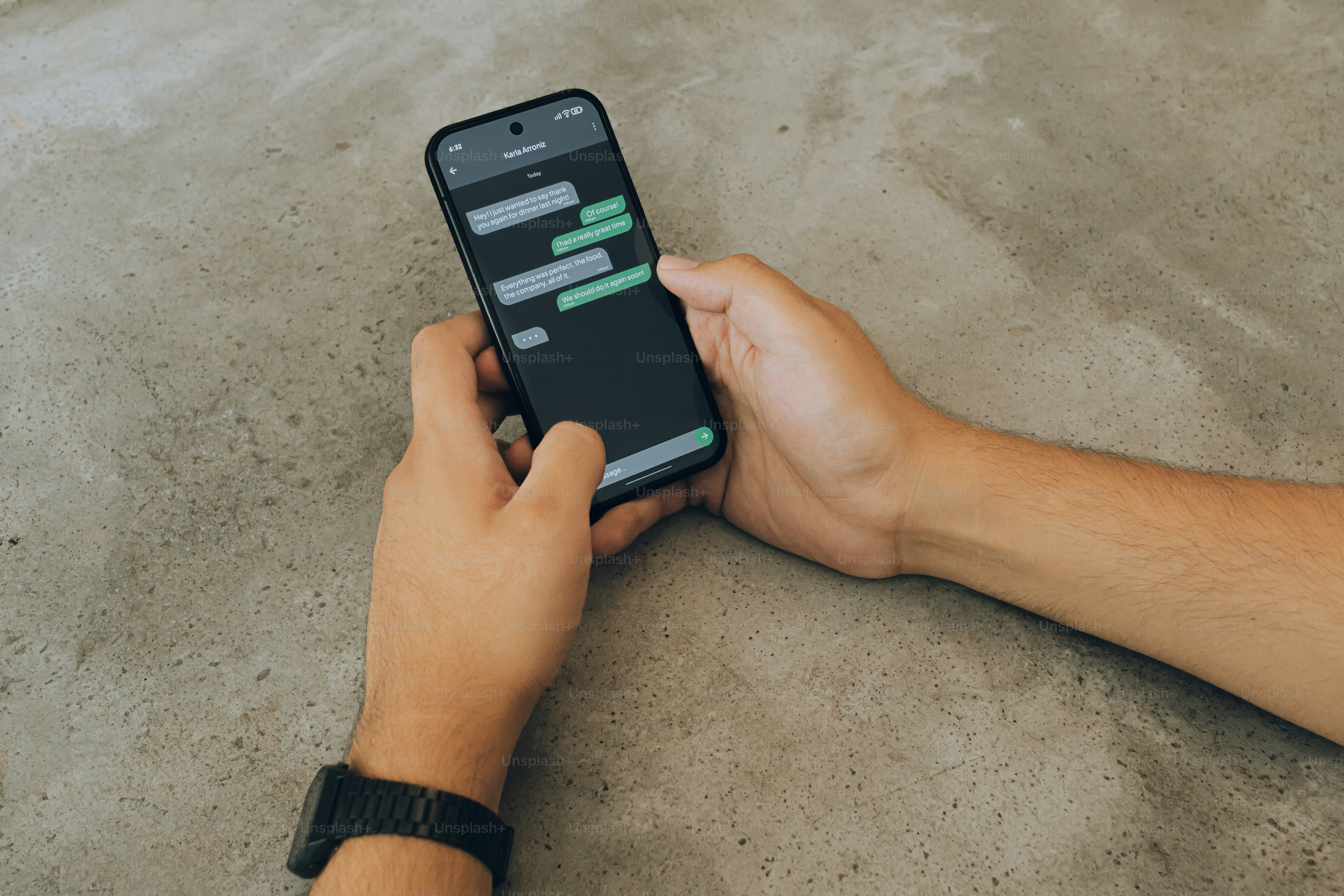 Person holding smartphone with text messages - Photo on Unsplash+