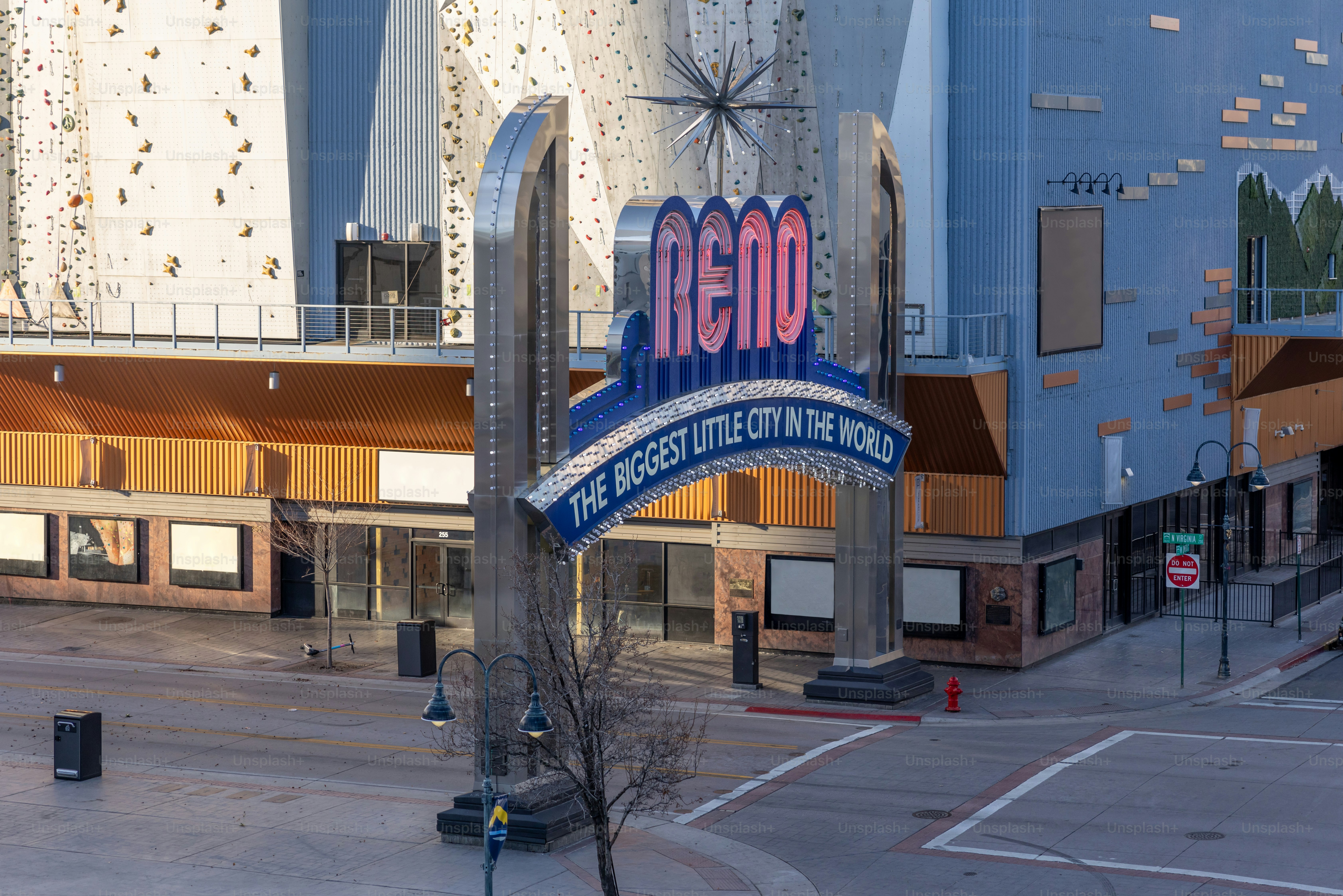 Storico e vivace skyline di Reno, Nevada, incluso il distretto del gioco del centro città lungo Virginia Street