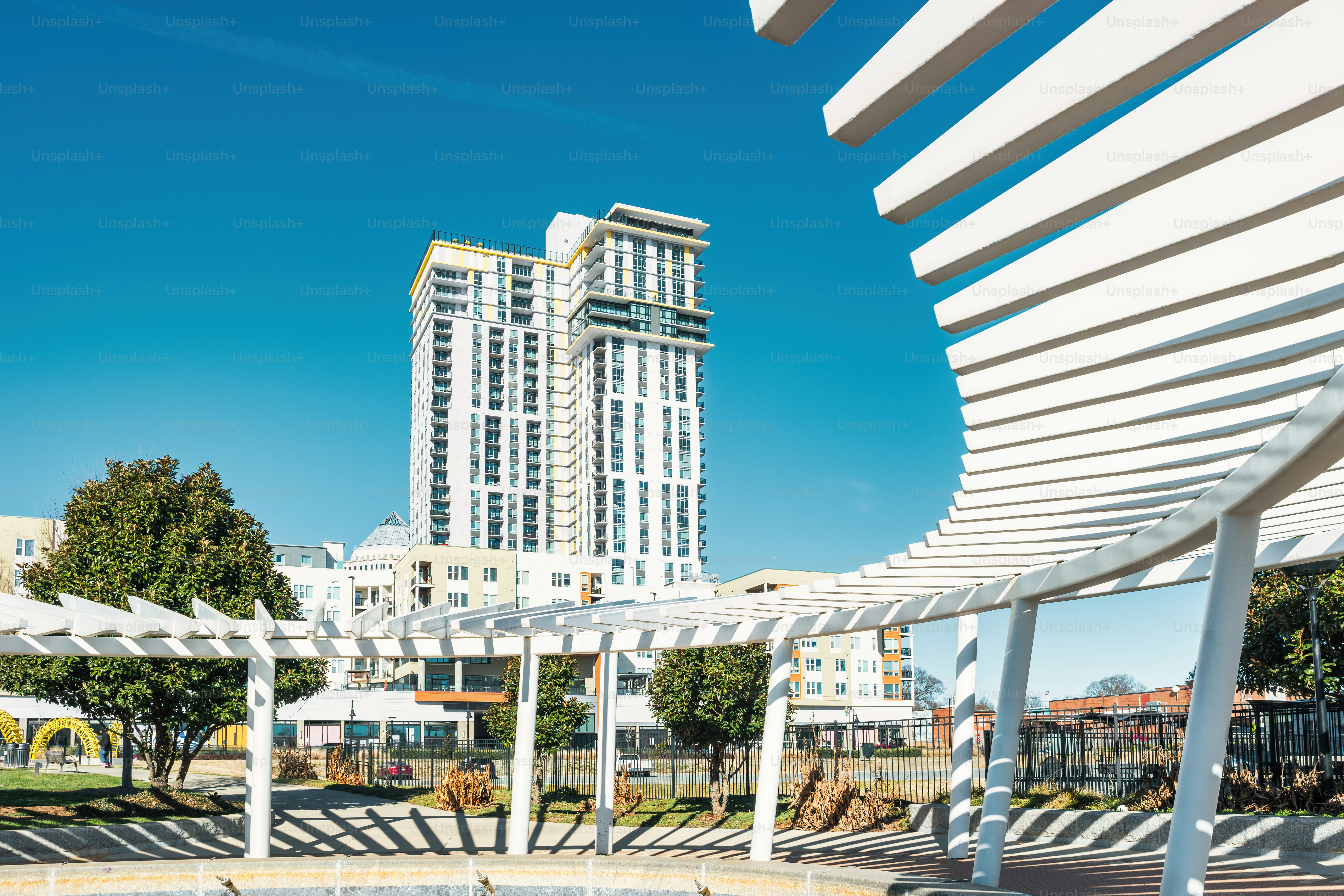 Condo et parc public au centre-ville de Charlotte, Caroline du Nord, États-Unis.