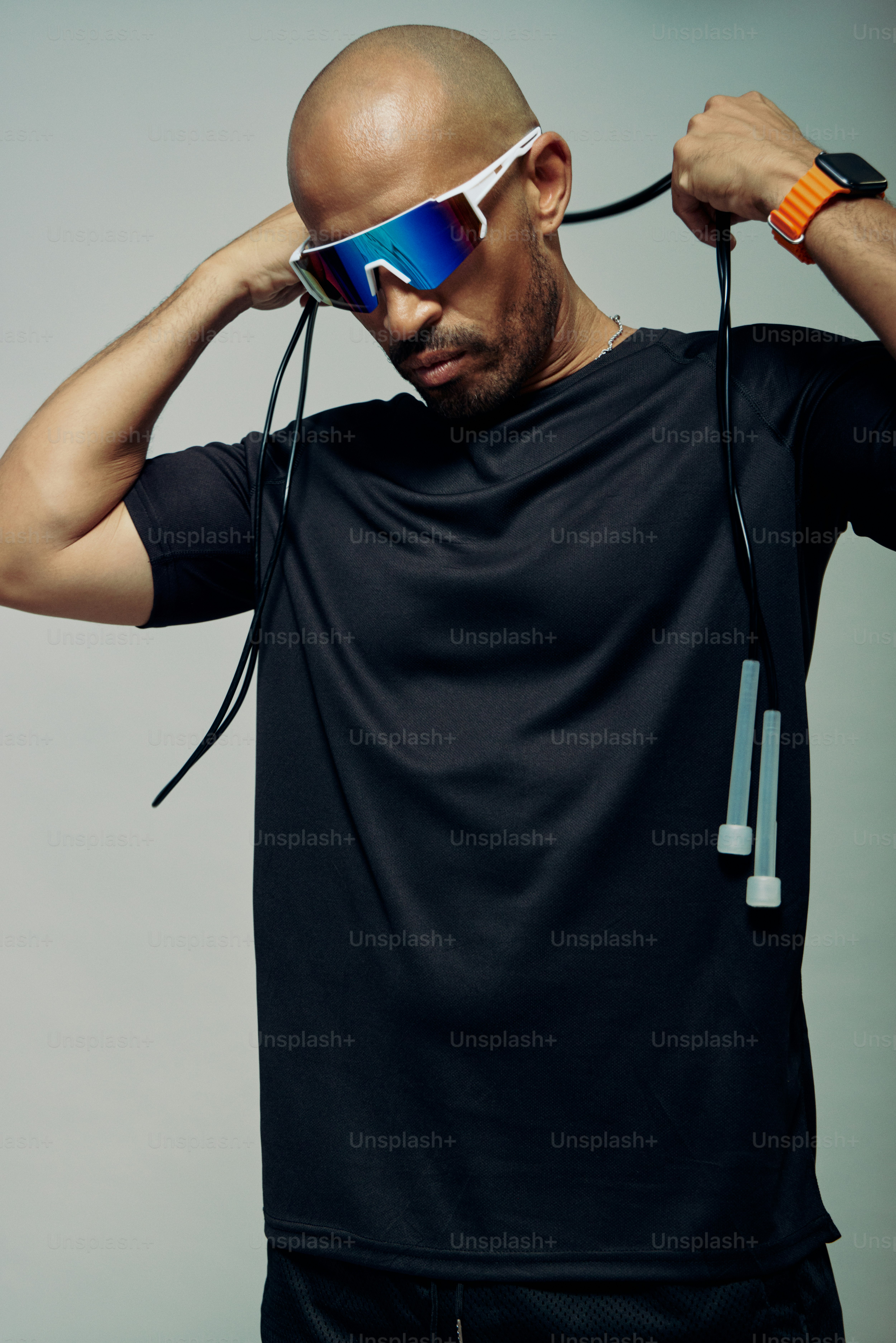 Man wearing reflective sports sunglasses - Photo on Unsplash+