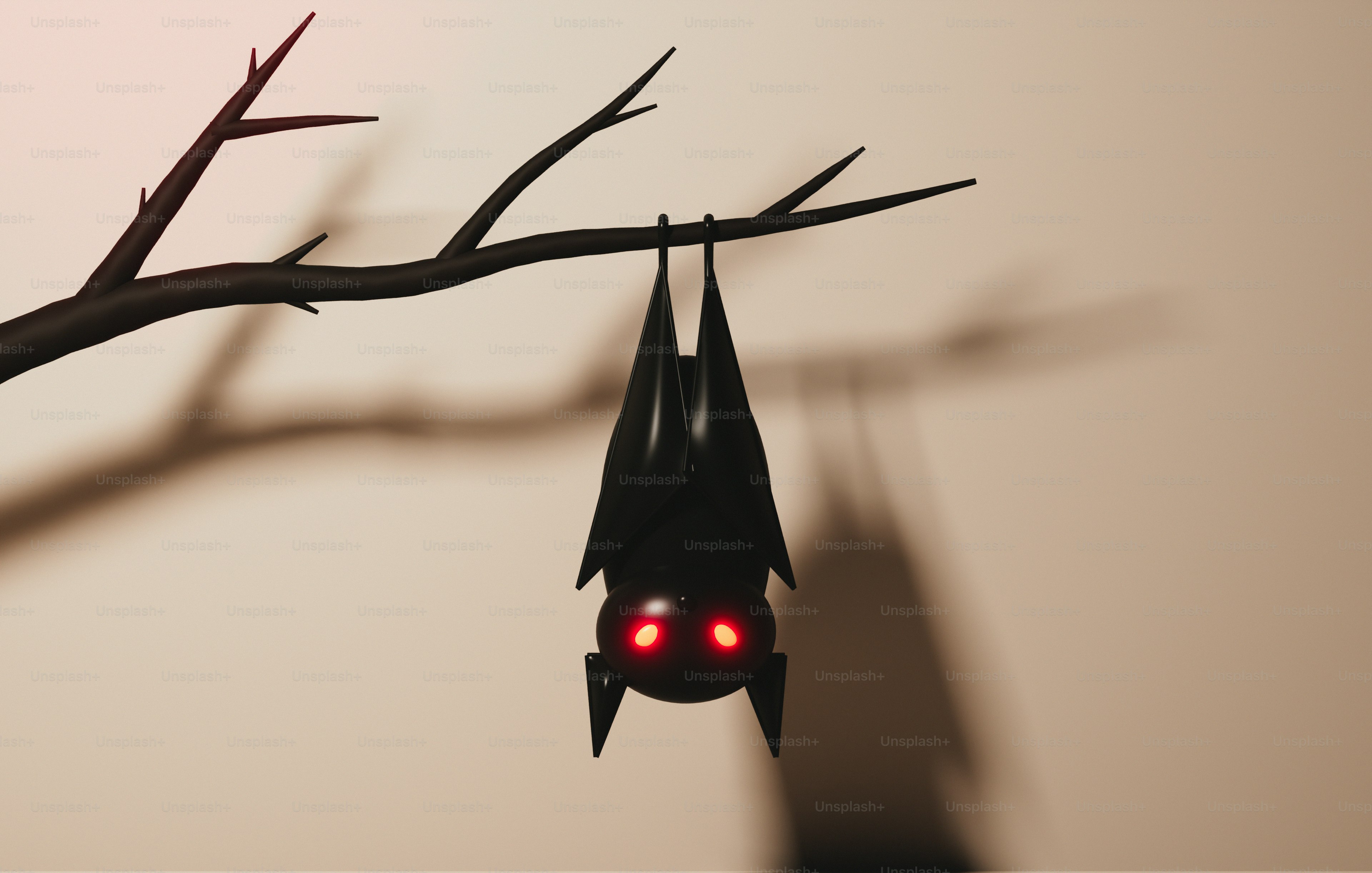 Eine schwarze Fledermaus mit leuchtend roten Augen, die an einem kahlen Ast hängt.
