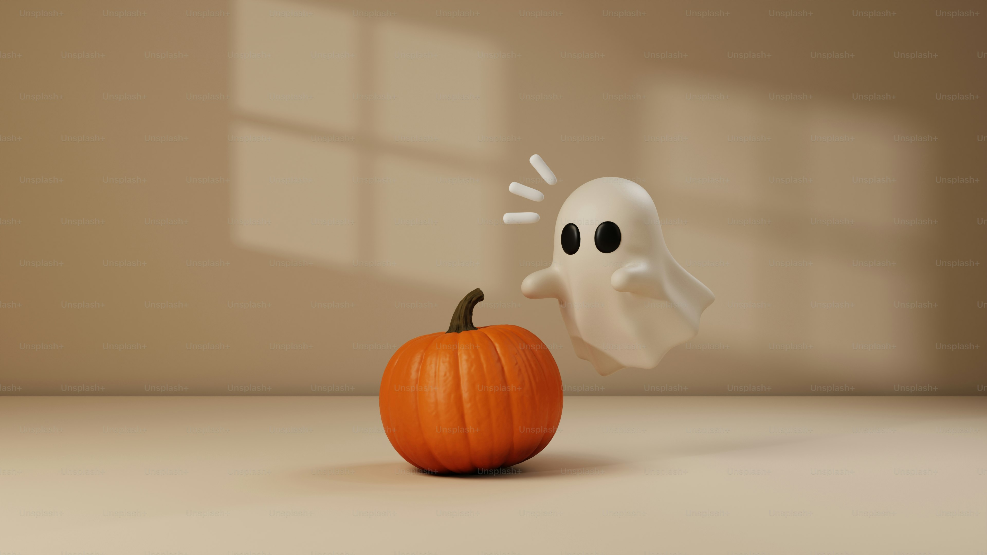 Un fantasma blanco flotando junto a una calabaza naranja sobre una superficie beige