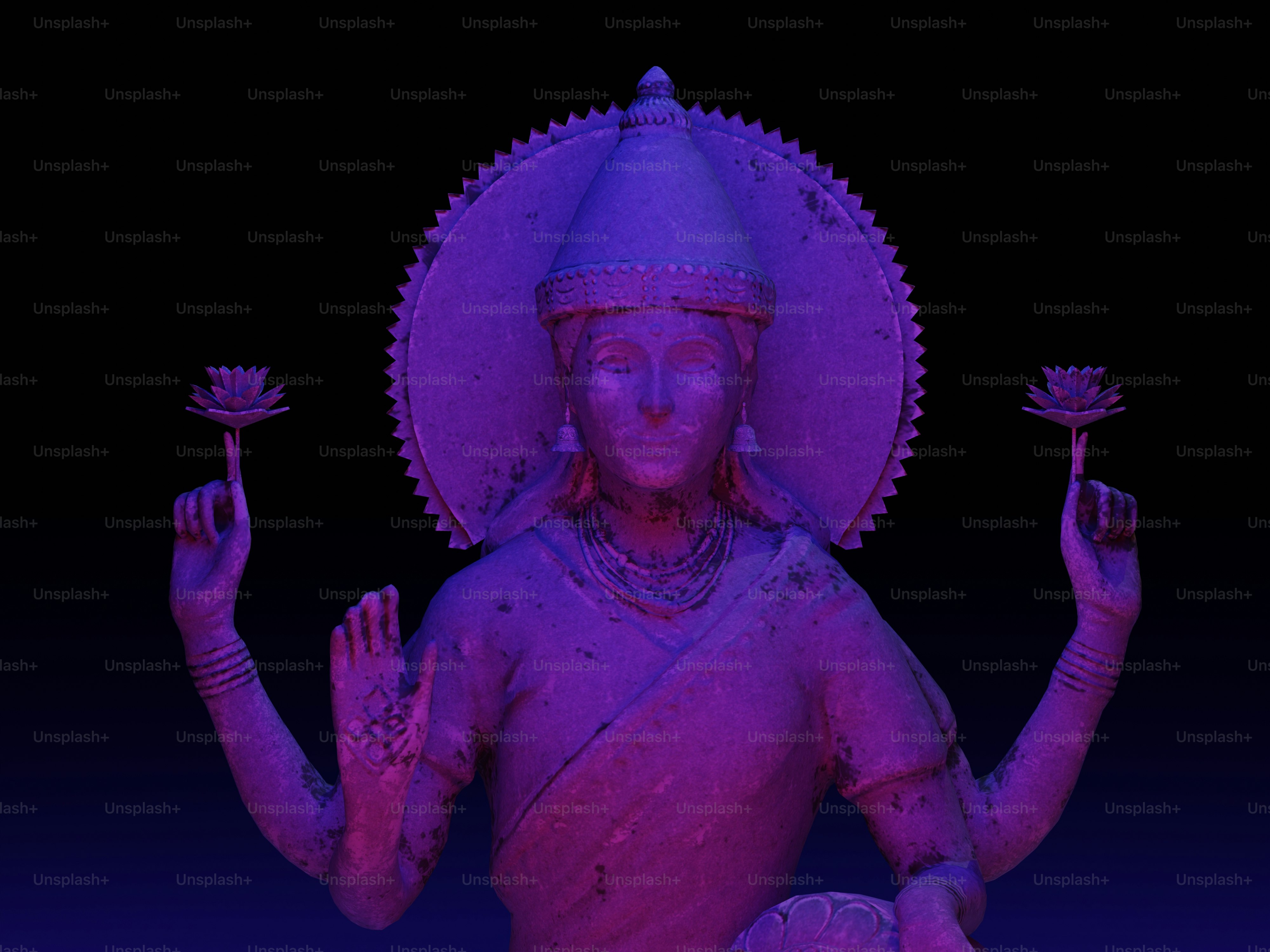Una estatua de piedra de una deidad con cuatro brazos que sostiene flores de loto bajo luz púrpura