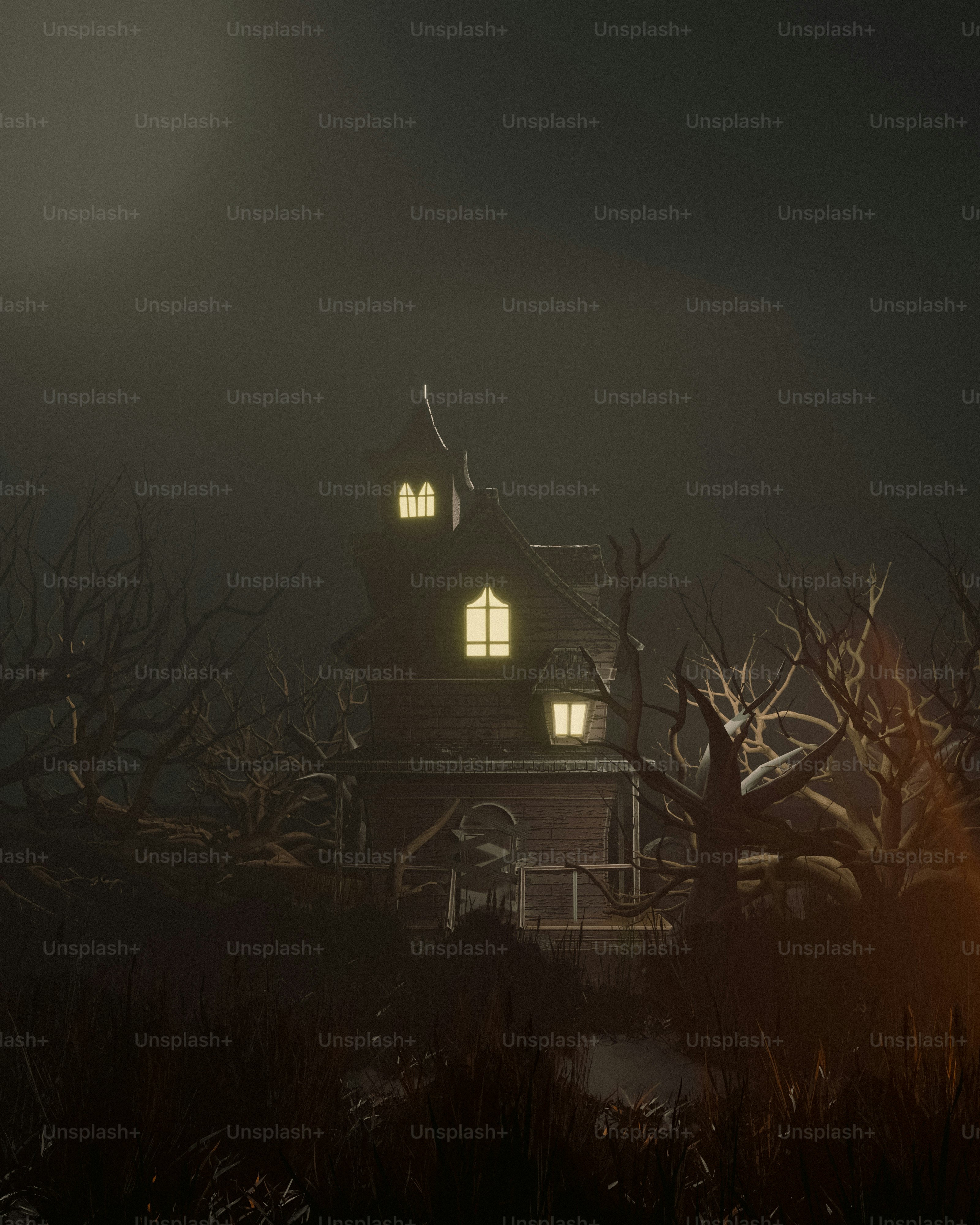 Una casa oscura con ventanas brillantes rodeada de árboles desnudos en la niebla