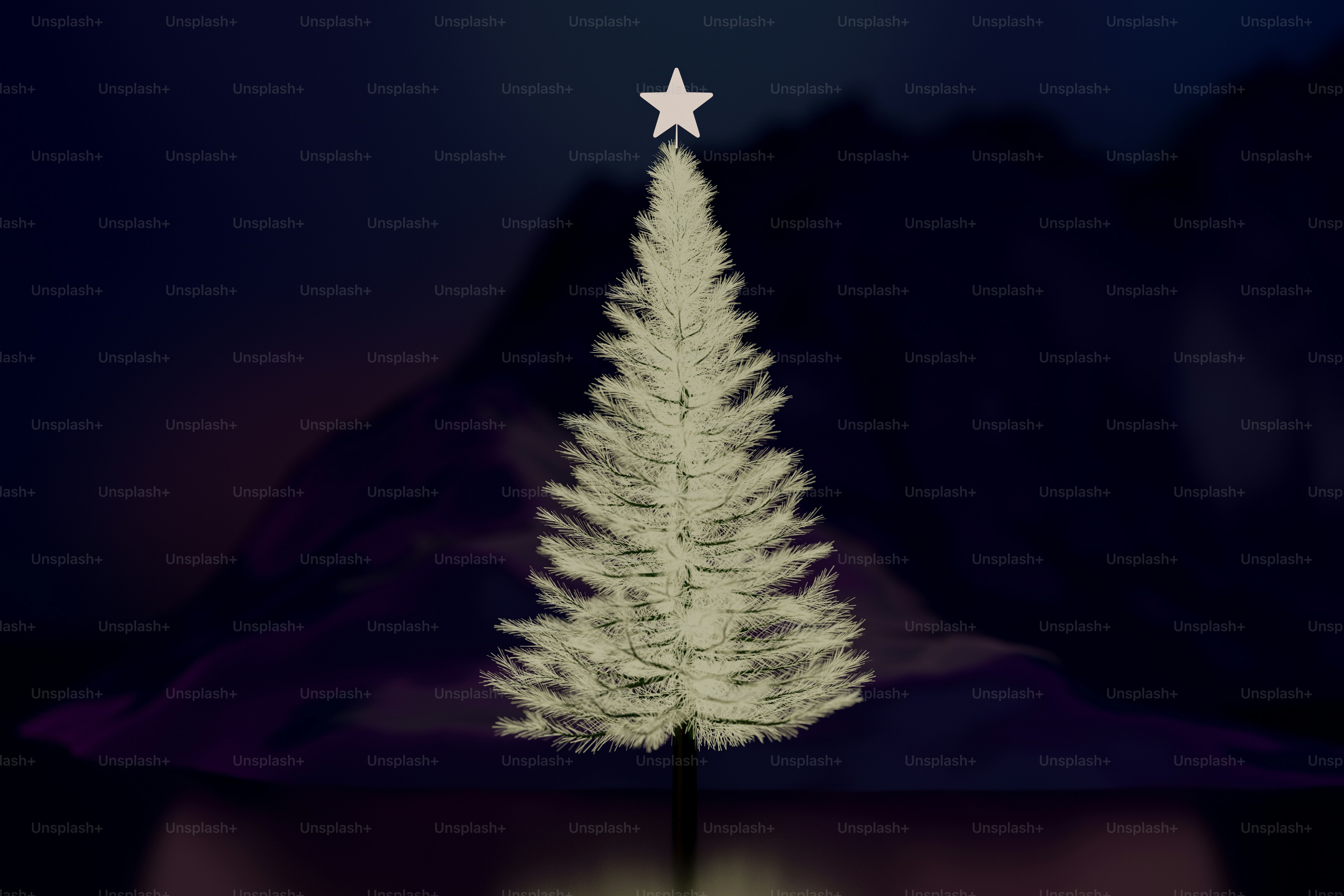 Un sapin de Noël blanc lumineux avec une étoile surmontée sur un fond sombre de montagne