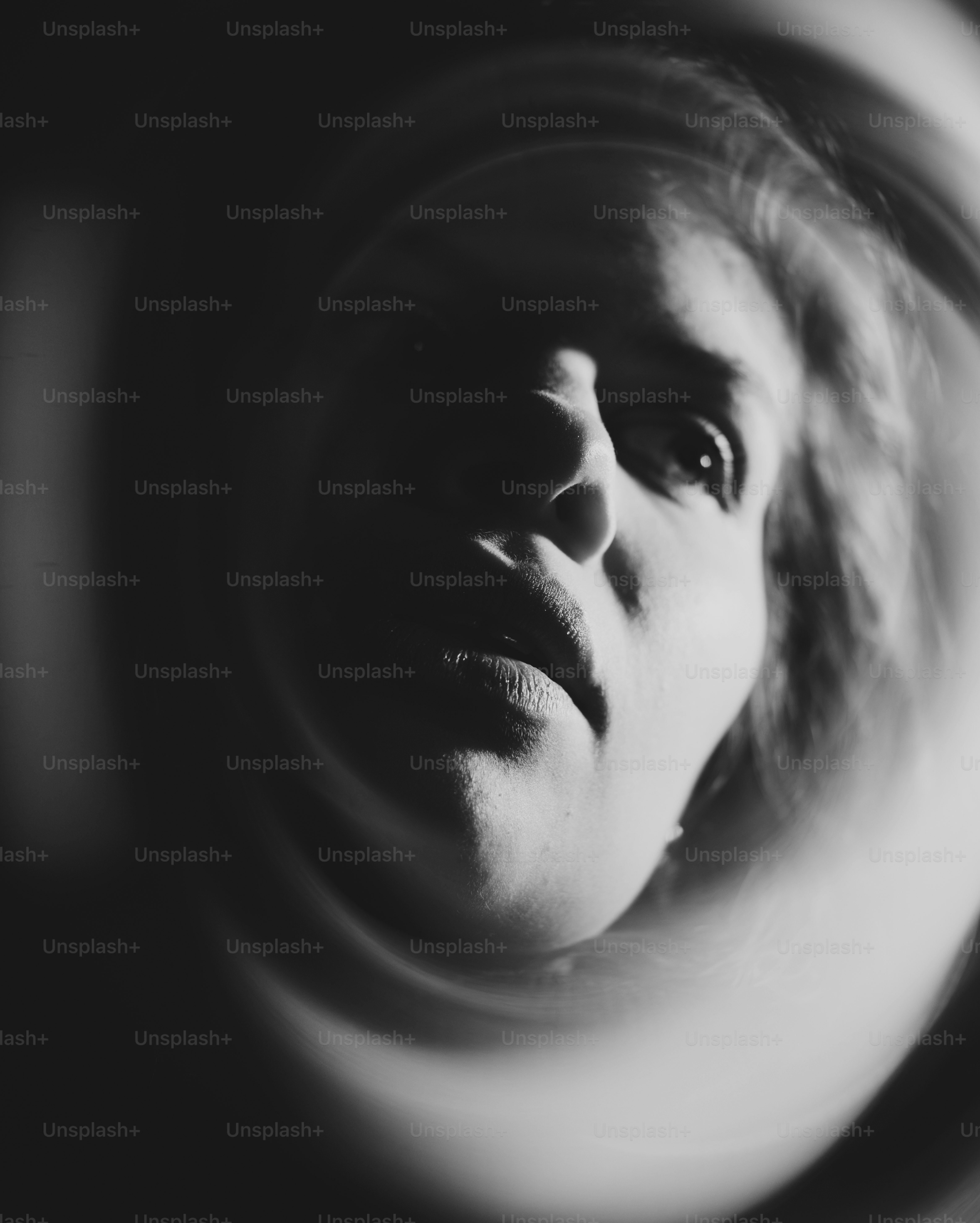Person portrait with circular lens distortion - Photo on Unsplash+
