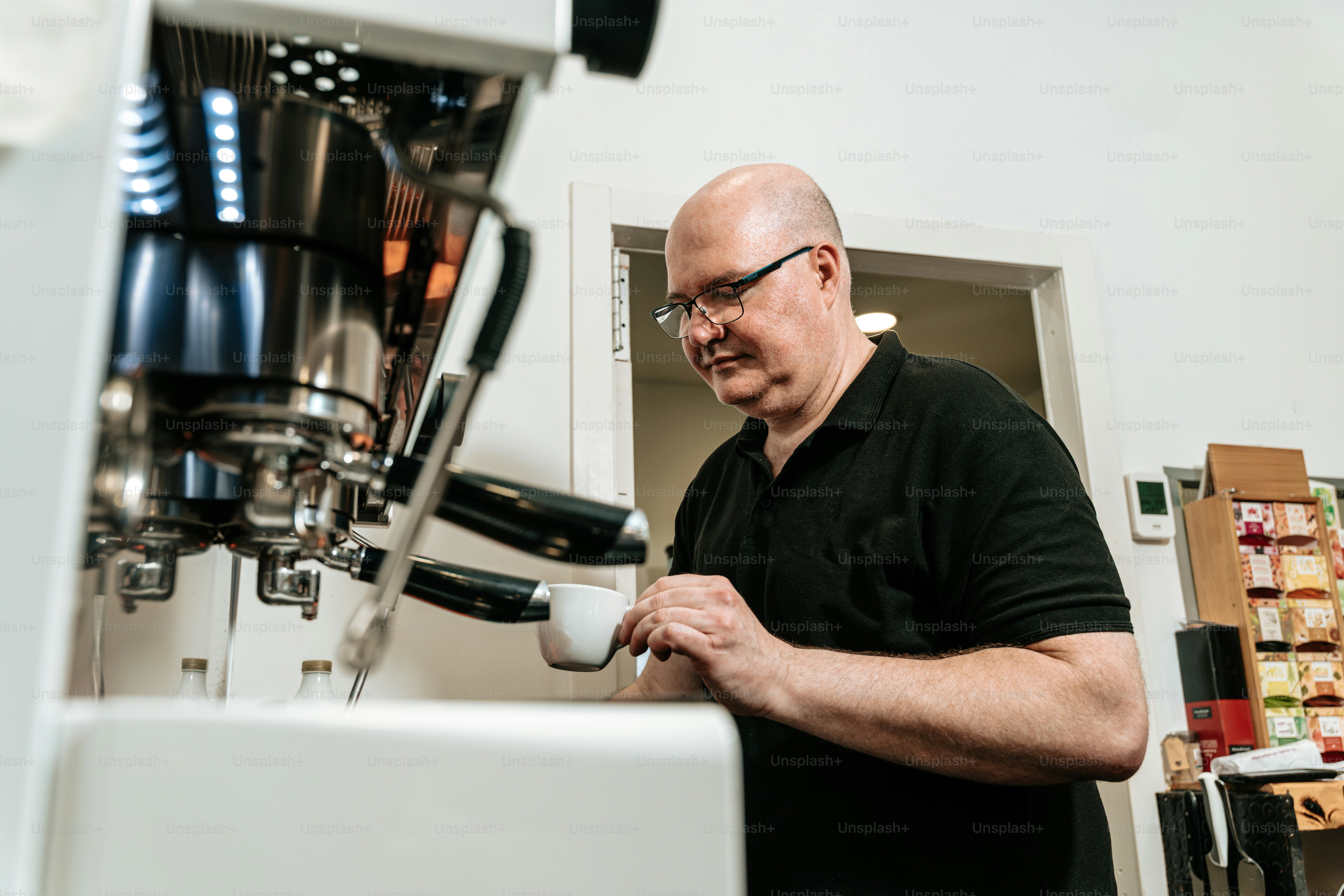 Person tamping coffee in espresso machine - Photo on Unsplash+