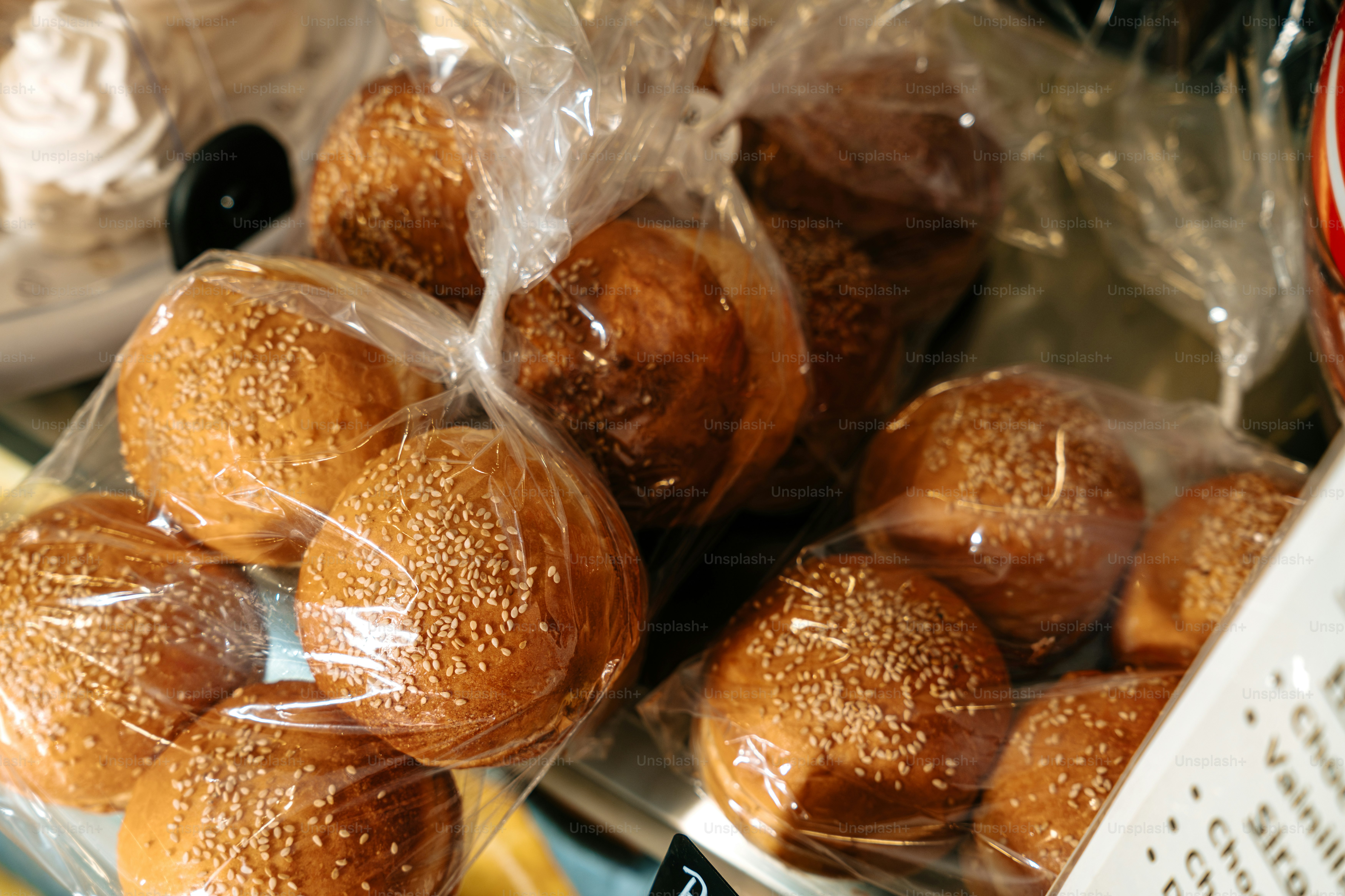 Sesame seed burger buns in plastic - Photo on Unsplash+
