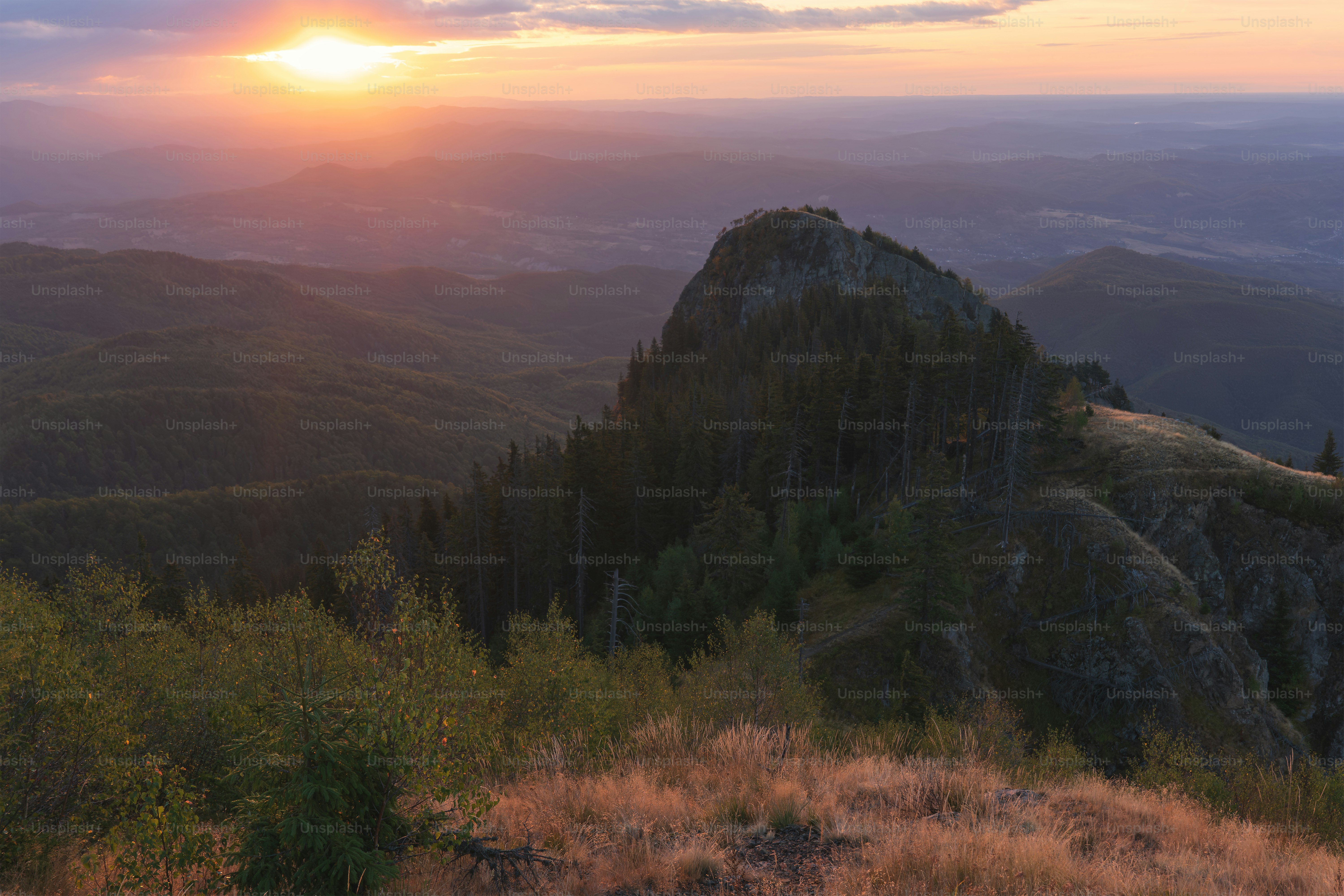 Montagnes Cozia et formation rocheuse de Bulz - Photo sur Unsplash+