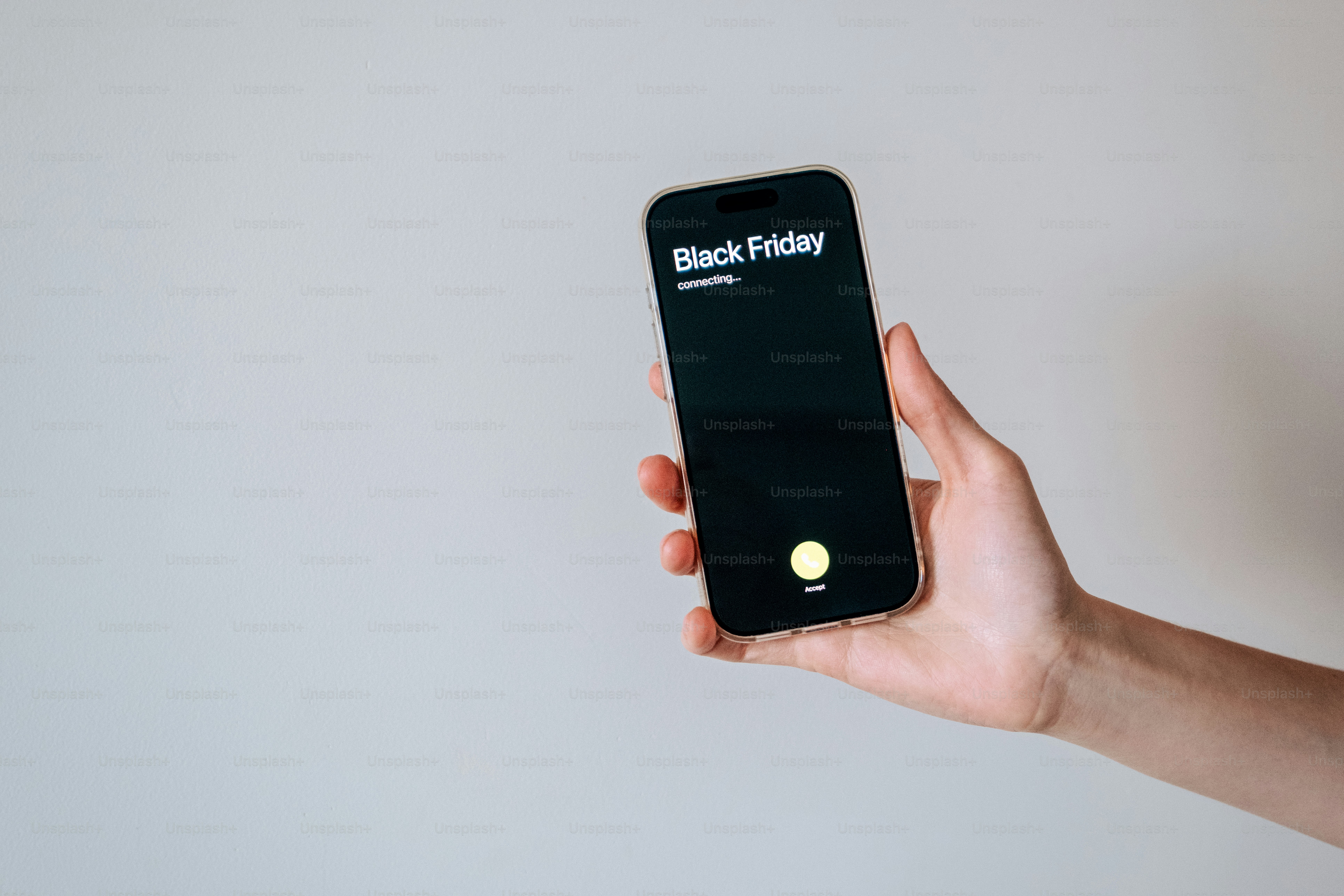 Hand holding smartphone with call screen - Photo on Unsplash+