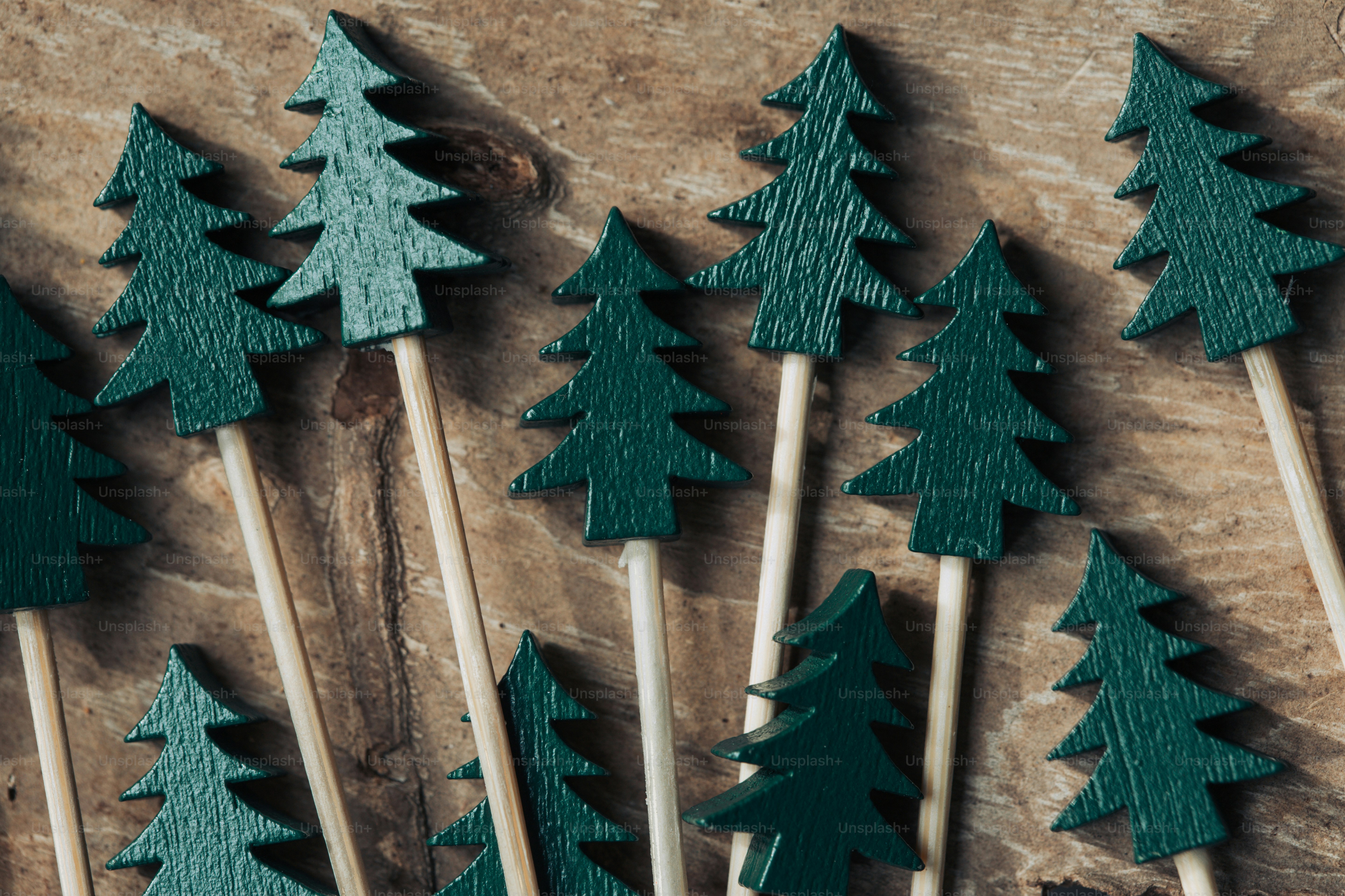 Green wooden christmas tree decorations - Photo on Unsplash+