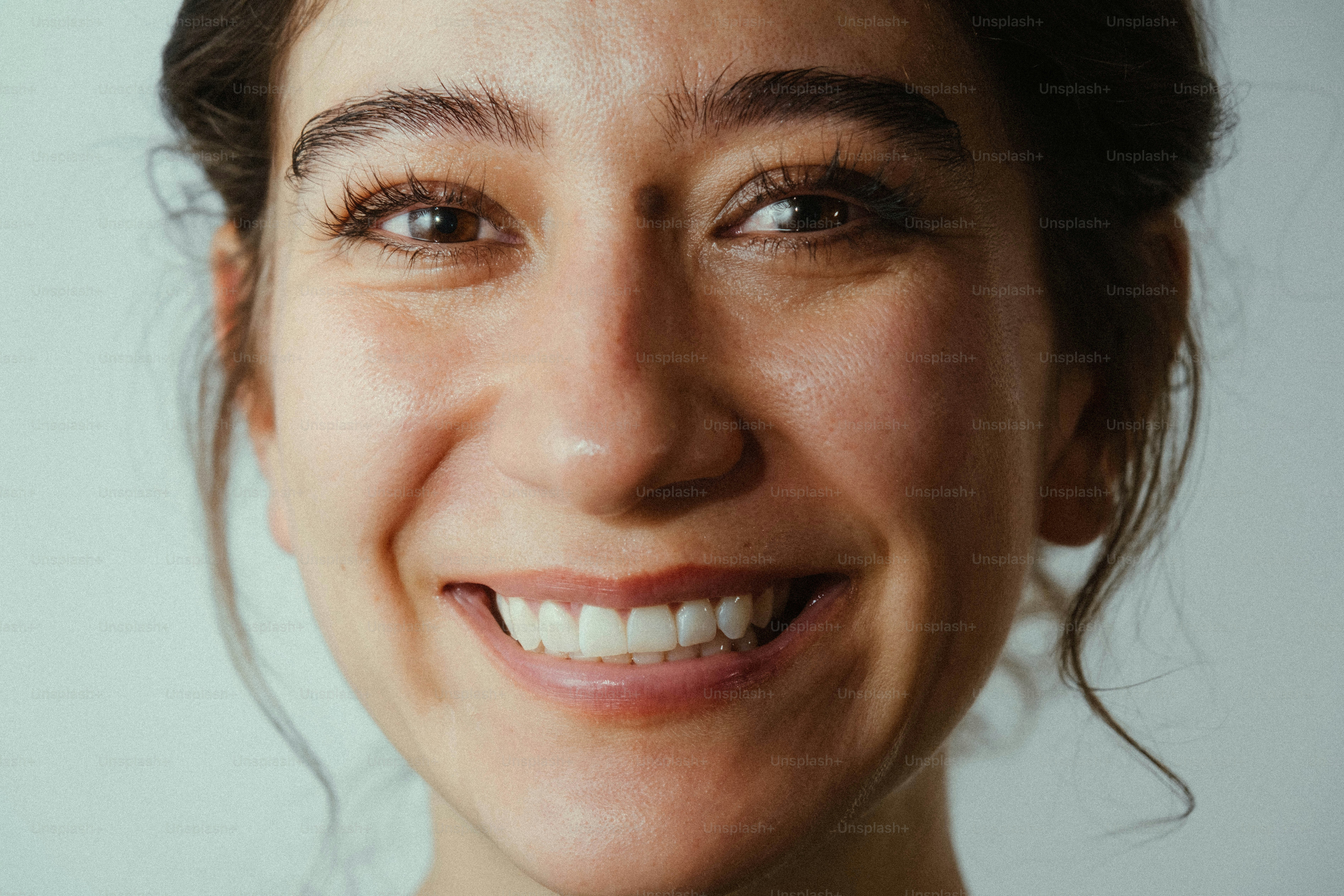 Smiling woman portrait with dark hair - Photo on Unsplash+