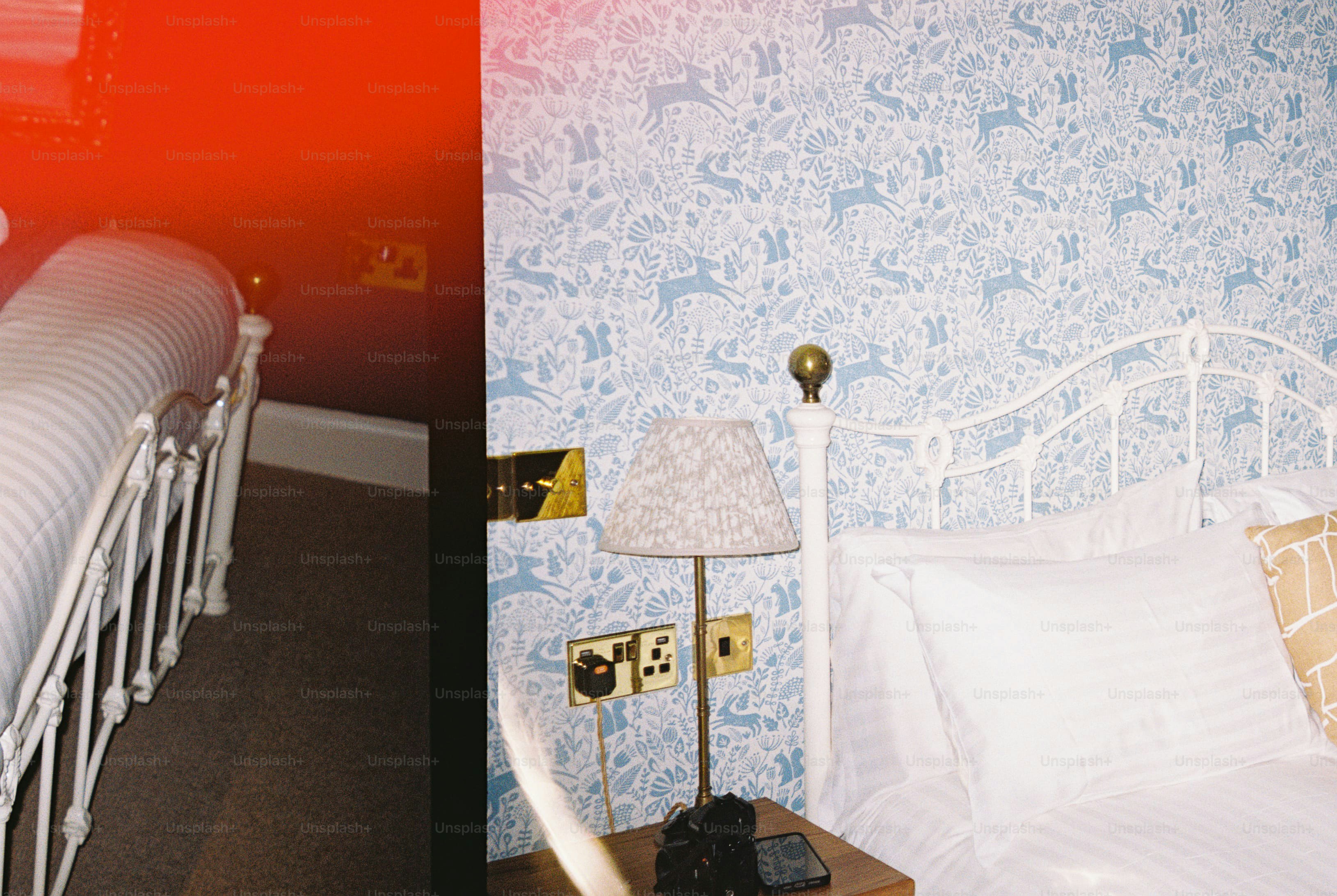 Bedroom with white metal bed frame - Photo on Unsplash+