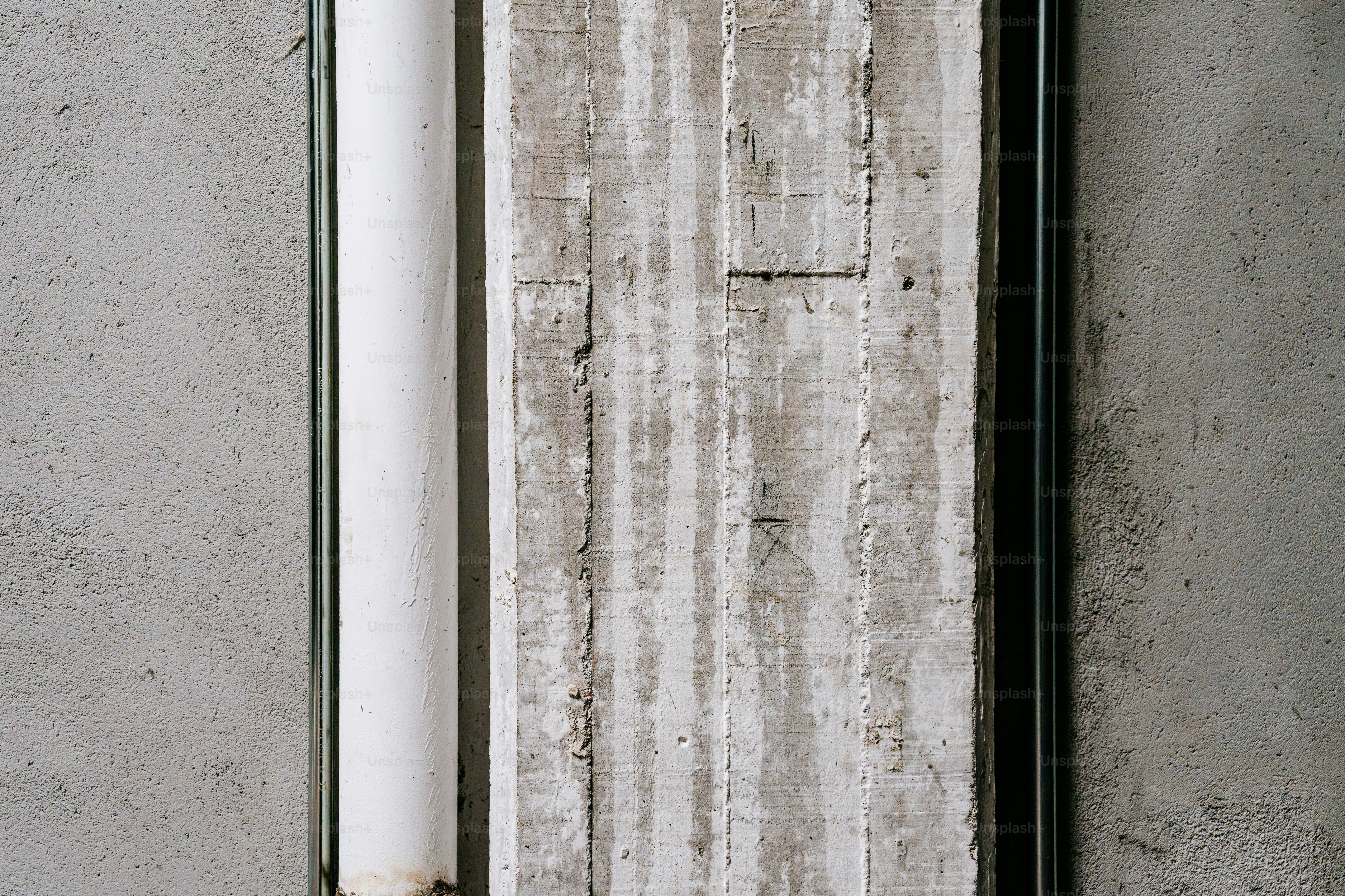 Steel beam and concrete pillar - Photo on Unsplash+