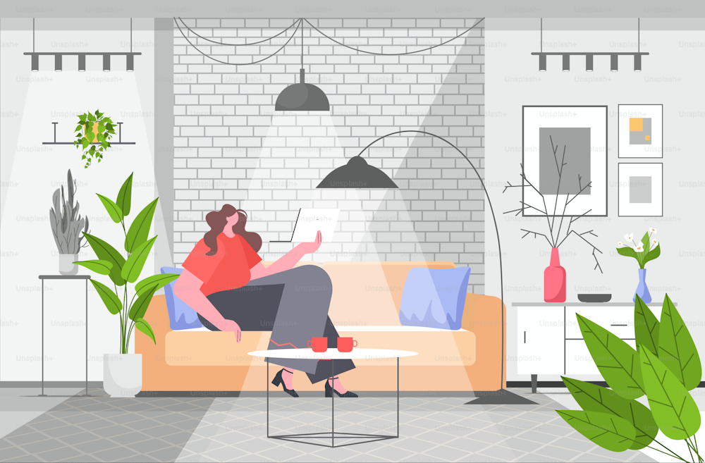 Empresaria Freelancer usando Laptop Girl sentada en el sofá Concepto de comunicación de redes sociales Ilustración vectorial horizontal de longitud completa