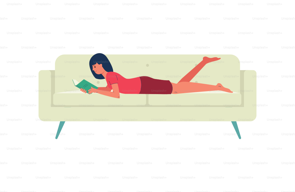 Mujer leyendo un libro en casa acostada en un cómodo sofá aislado sobre fondo blanco. Chica lectora de dibujos animados acostada boca abajo en el sofá sosteniendo literatura, ilustración vectorial