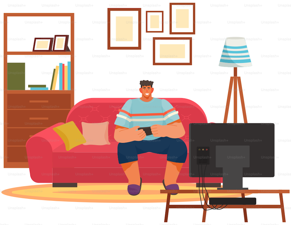 ゲームパッドでソファに座ってビデオゲームをプレイする男。一人で家でくつろぐ男。アパートのリビングルームのインテリアデザインと家具の配置。電話を持つ人はテレビの画面を見ます