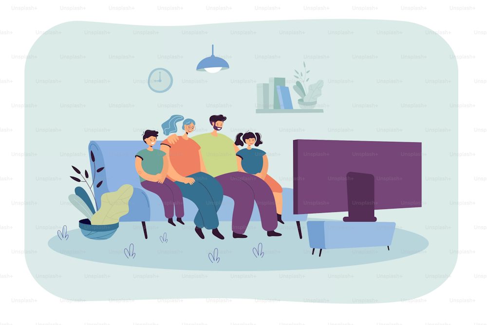 Familia de dibujos animados viendo televisión en casa en la sala de estar juntos. Ilustración vectorial plana. Hombre y mujer felices con niños relajándose en el sofá, disfrutando de la película en casa. Entretenimiento, tecnología, concepto familiar