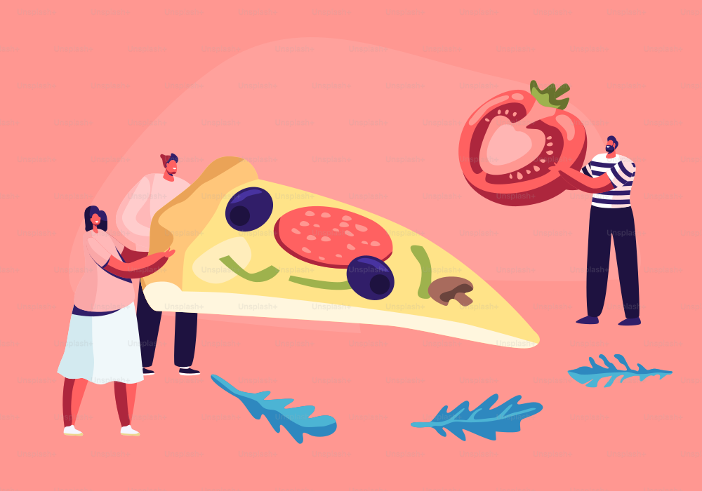 Un petit couple de personnages masculins et féminins tient un énorme morceau de pizza avec des olives, des champignons et des saucisses, un homme en gilet rayé apporte une tomate, une pizzeria, un bistrot, une cuisine italienne Illustration vectorielle plate