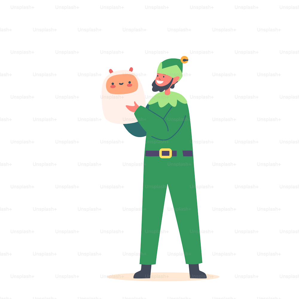 Simpatico elfo di Natale giocoso che tiene il giocattolo dei bambini. Aiutante di Babbo Natale in costume e barba verdi, felice anno nuovo e buon Natale isolato su sfondo bianco elemento di design. Illustrazione vettoriale del fumetto