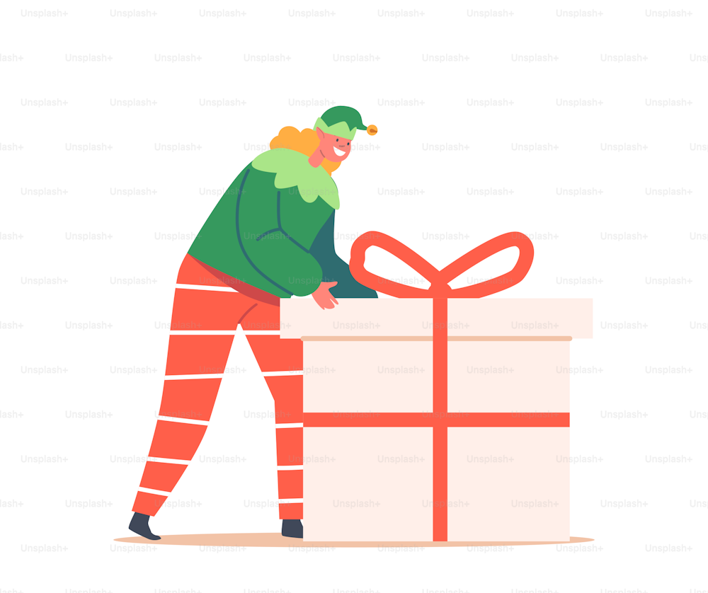 Linda elfa empuja enorme caja de regalo, ayudante de Santa Claus usa vestido verde y medias a rayas. Personaje navideño juguetón aislado con regalo para Año Nuevo y Feliz Navidad. Ilustración vectorial de dibujos animados