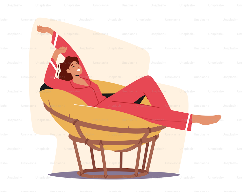 Personagem feminina de pijama alongando e relaxando em confortável cadeira redonda macia. A mulher usa o design moderno da decoração feito de materiais naturais. Móveis da moda para casa. Ilustração vetorial dos desenhos animados