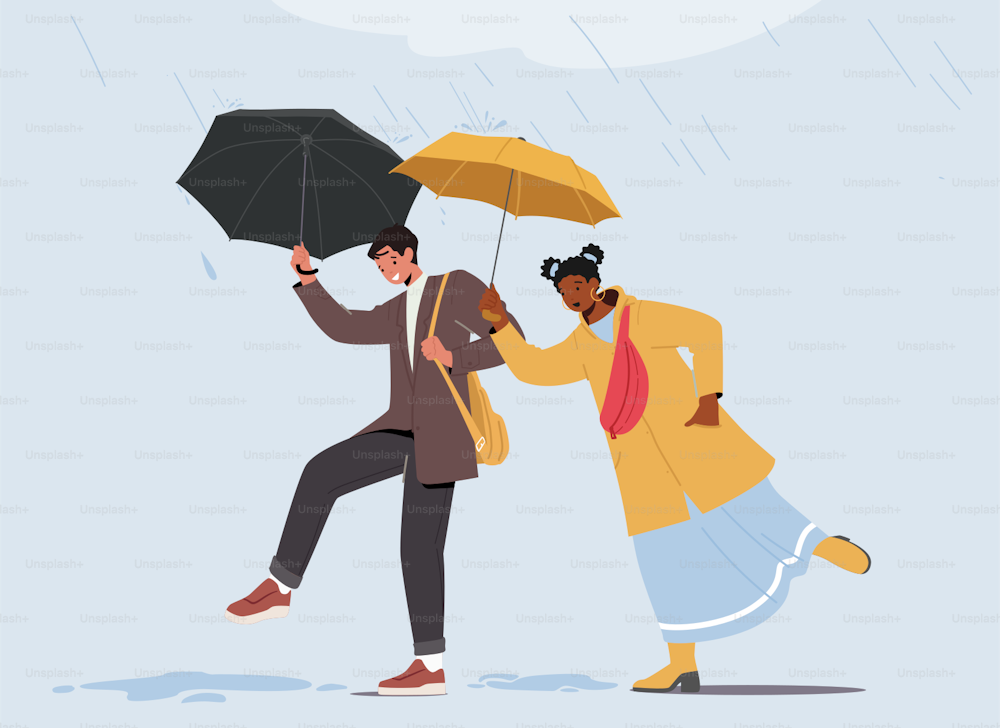 Alegre pareja hombre y mujer caminando en otoño lluvioso bajo paraguas. Gente saltando sobre charcos, personajes masculinos y femeninos llegaron a Lluvia, pronóstico del tiempo. Ilustración vectorial de dibujos animados