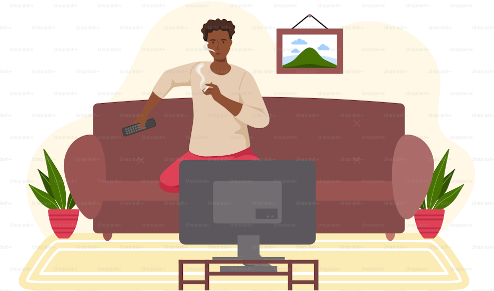 Hombre africano con TV a distancia fumando cigarrillo en la sala de estar y mirando la pantalla. Dependencia del tabaco. Estilo de vida poco saludable y malos hábitos. Chico con cigarrillo se relaja solo y viendo televisión