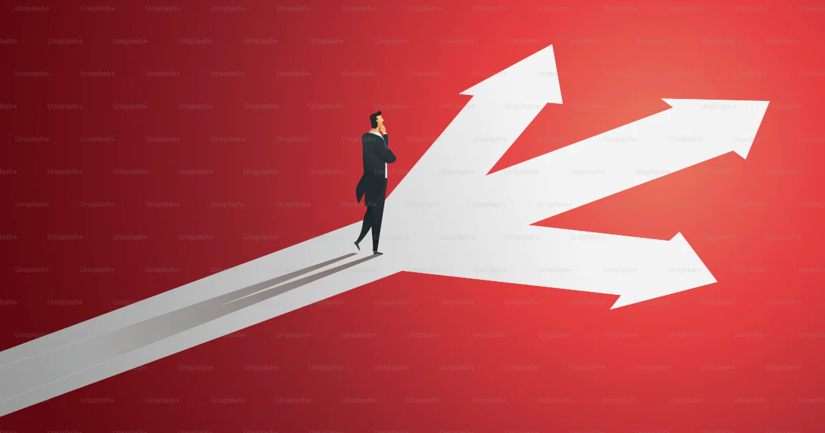 Un homme d’affaires examine la voie de trois façons de réussir dans les ...