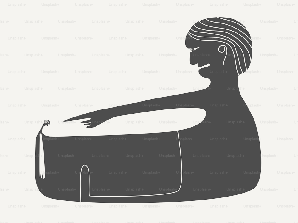 eine Frau, die mit einem Handtuch auf dem Kopf in einer Badewanne sitzt