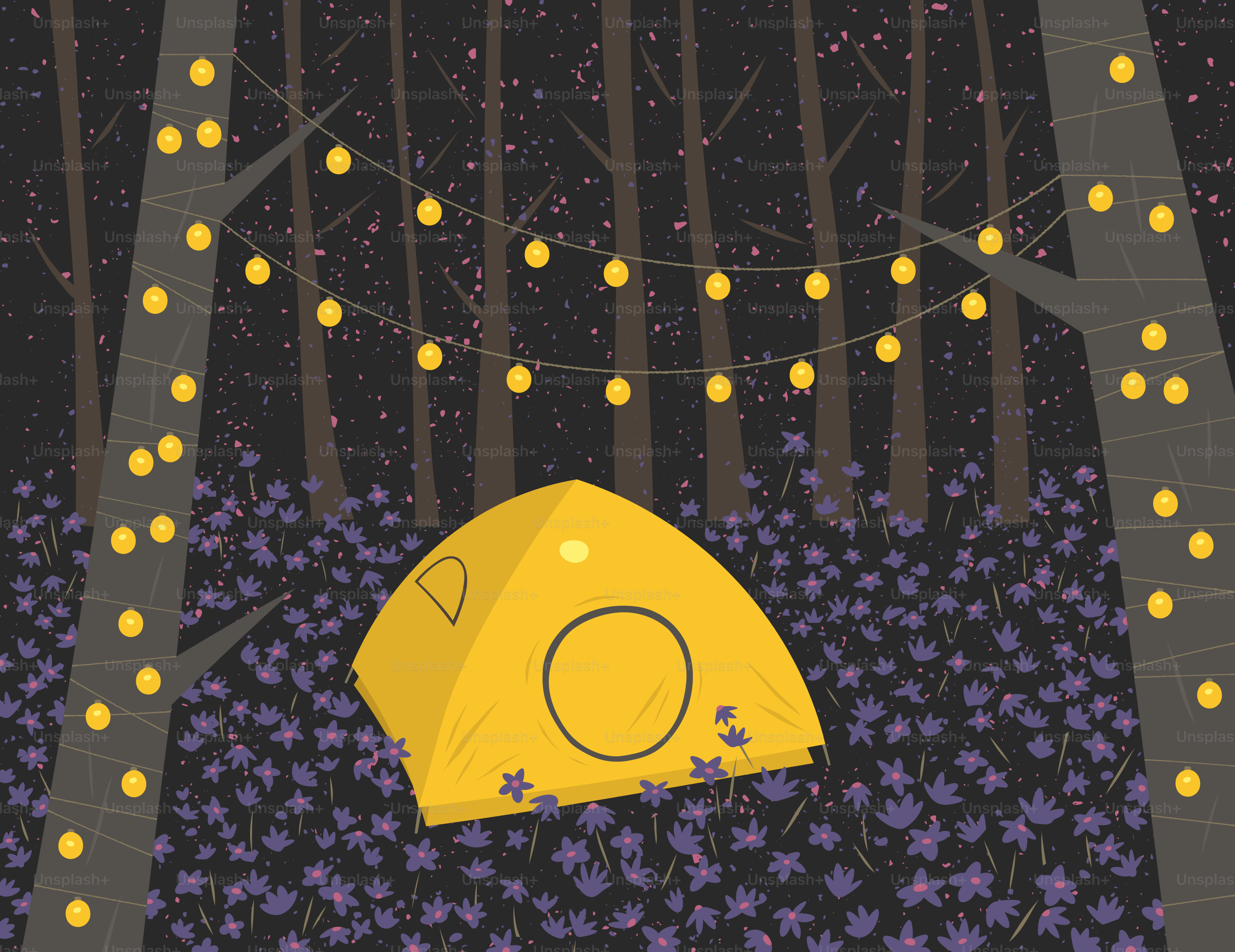 Tente jaune dans une forêt avec guirlandes lumineuses