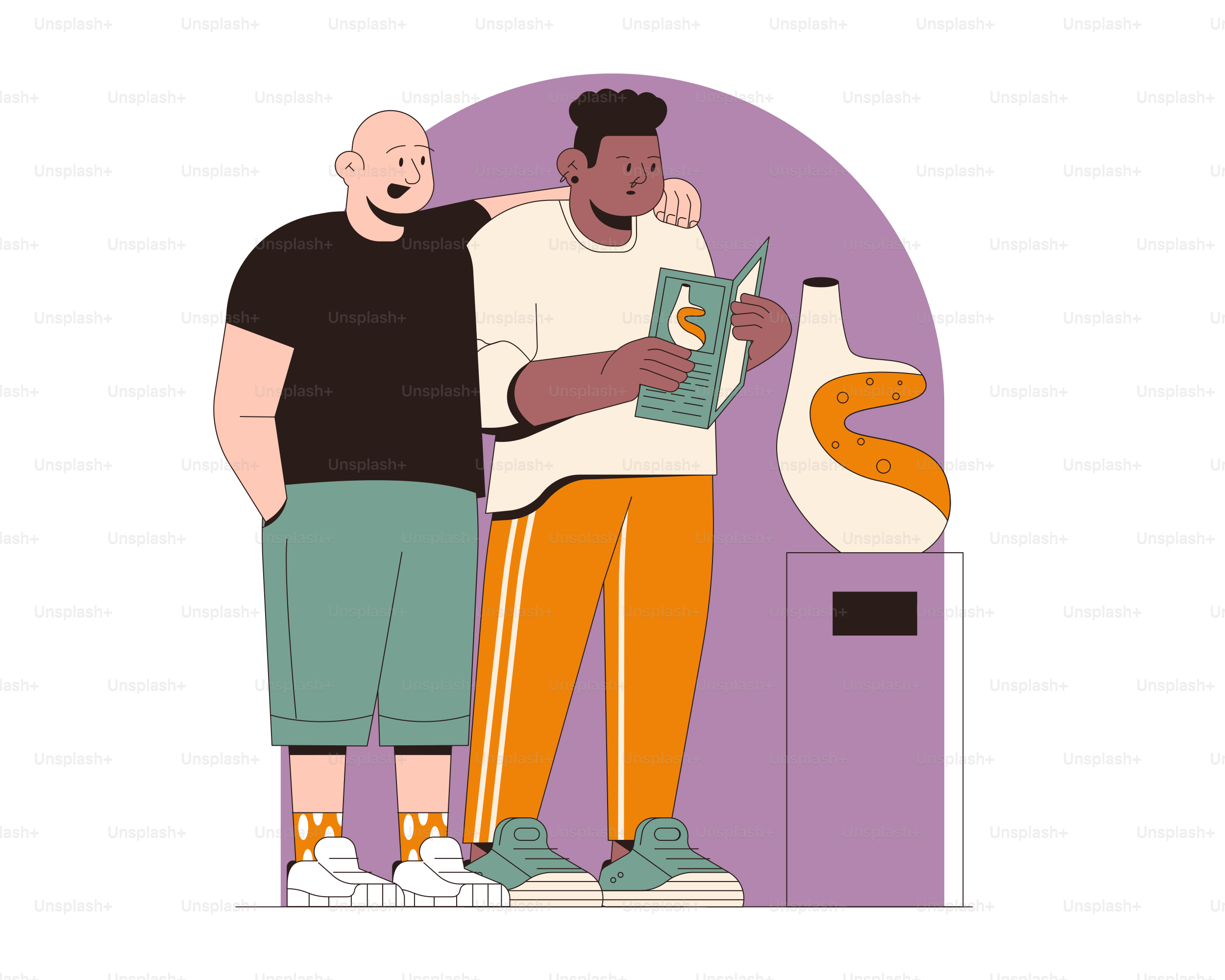 Deux hommes regardant un vase dans un musée