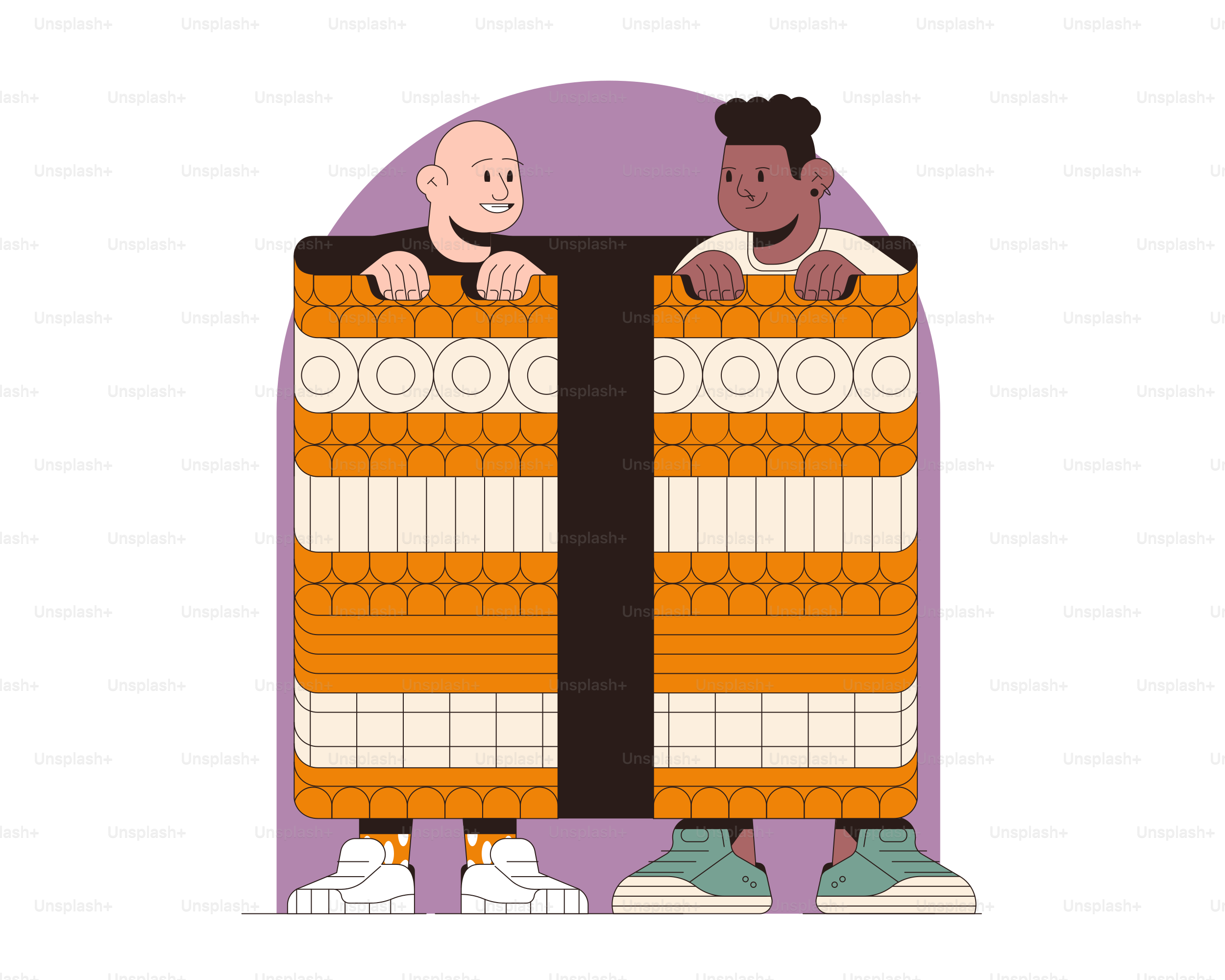 Zwei Männer, die über einen Stapel Matratzen lugen