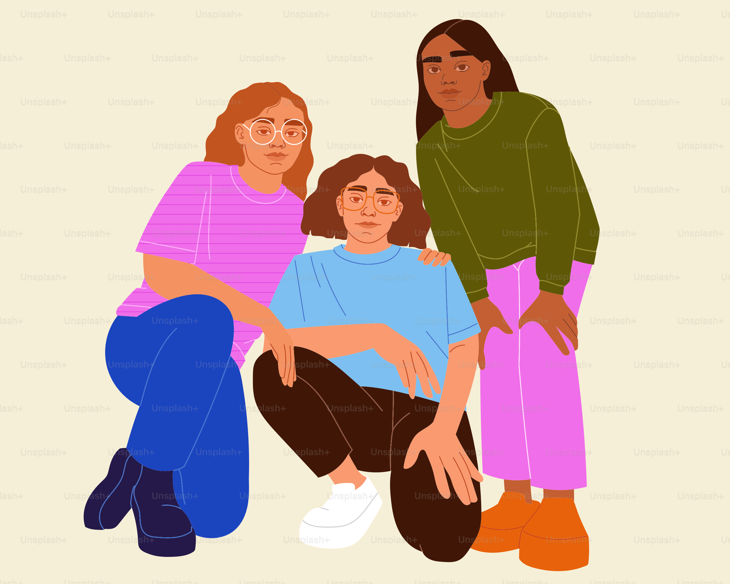 Três mulheres diversas posando juntas em um fundo neutro.