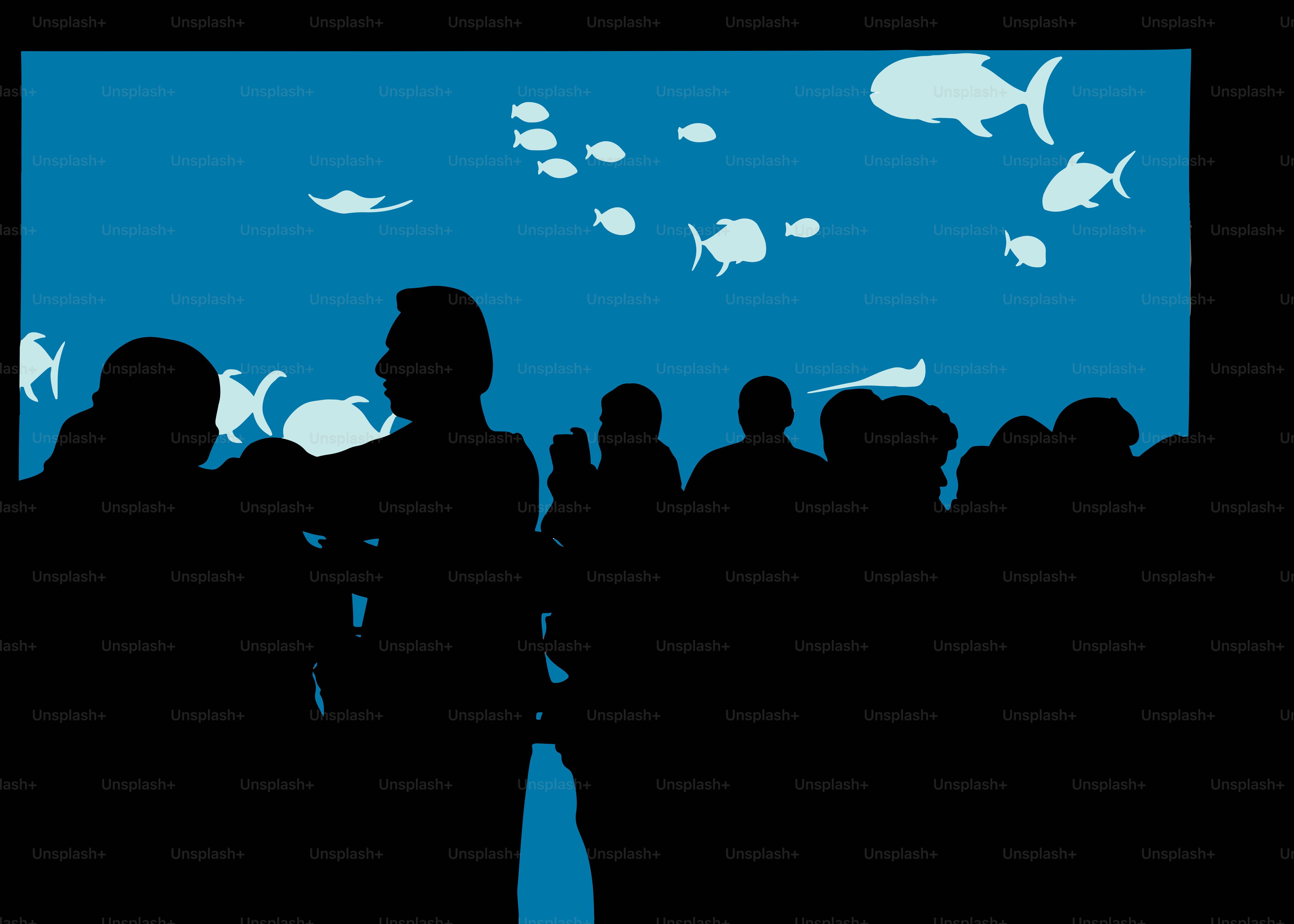 un groupe de personnes debout devant un aquarium