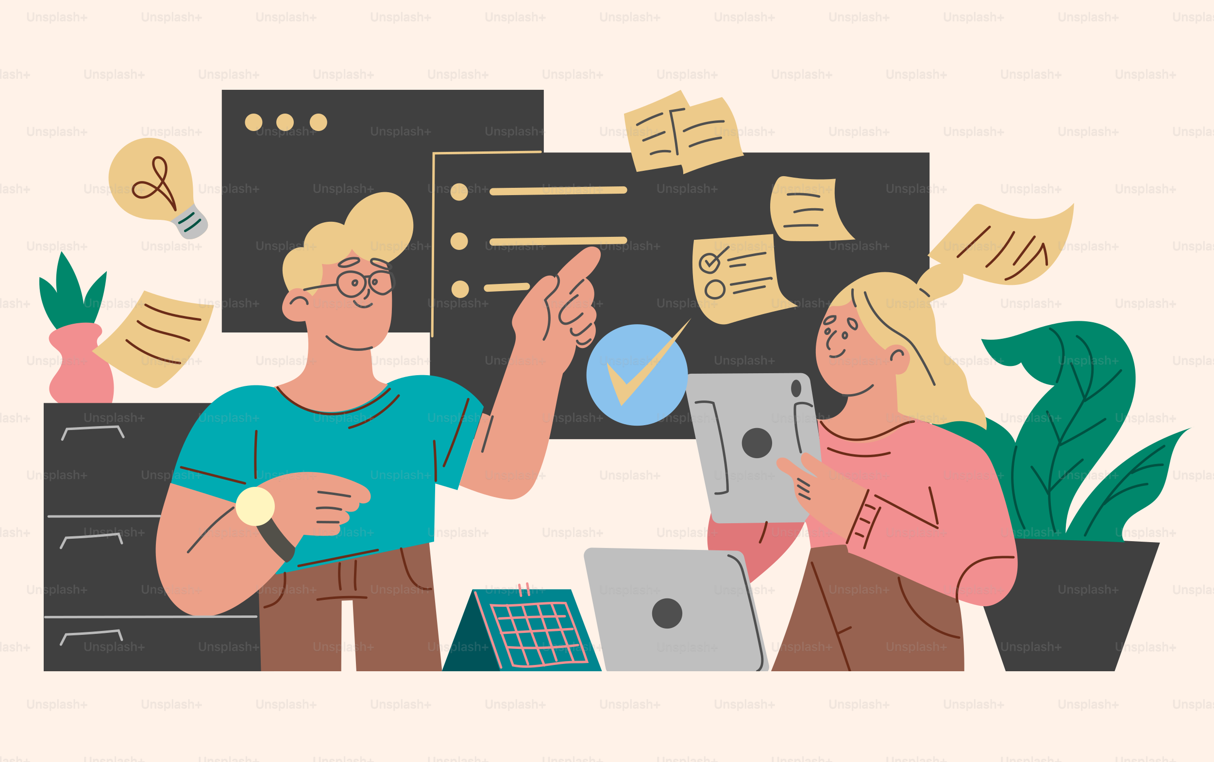 Um homem e uma mulher estão olhando para um laptop