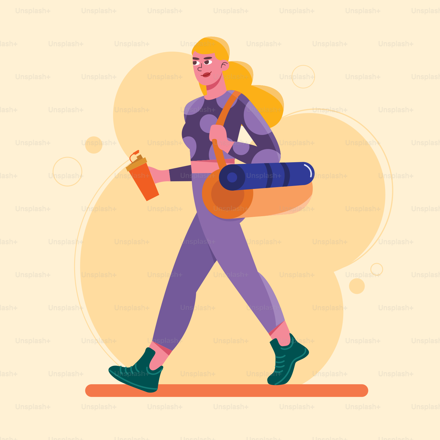 Une femme marchant avec un sac à dos sur le dos