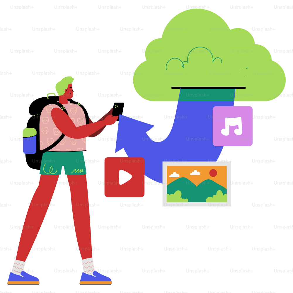Um homem com uma mochila está olhando para o celular